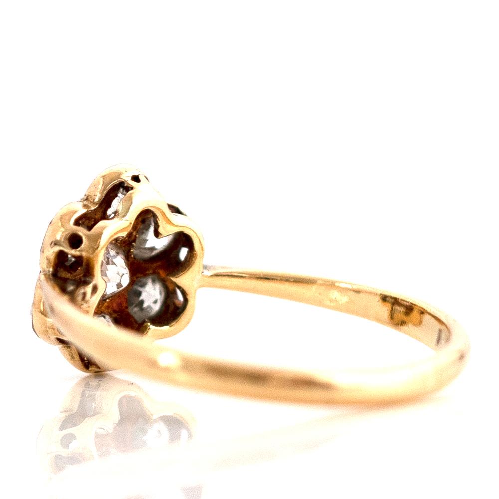 Antique Victorian Old Cut 0.75ct Diamond Cluster Daisy 18 Carat Gold Ring In Good Condition For Sale In London, GB