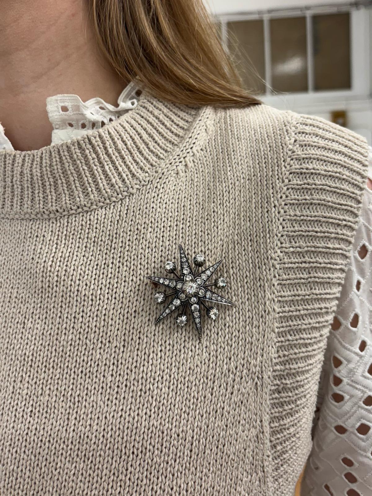 Antiguo broche / colgante victoriano de estrella convertible de diamantes talla antigua en venta 3