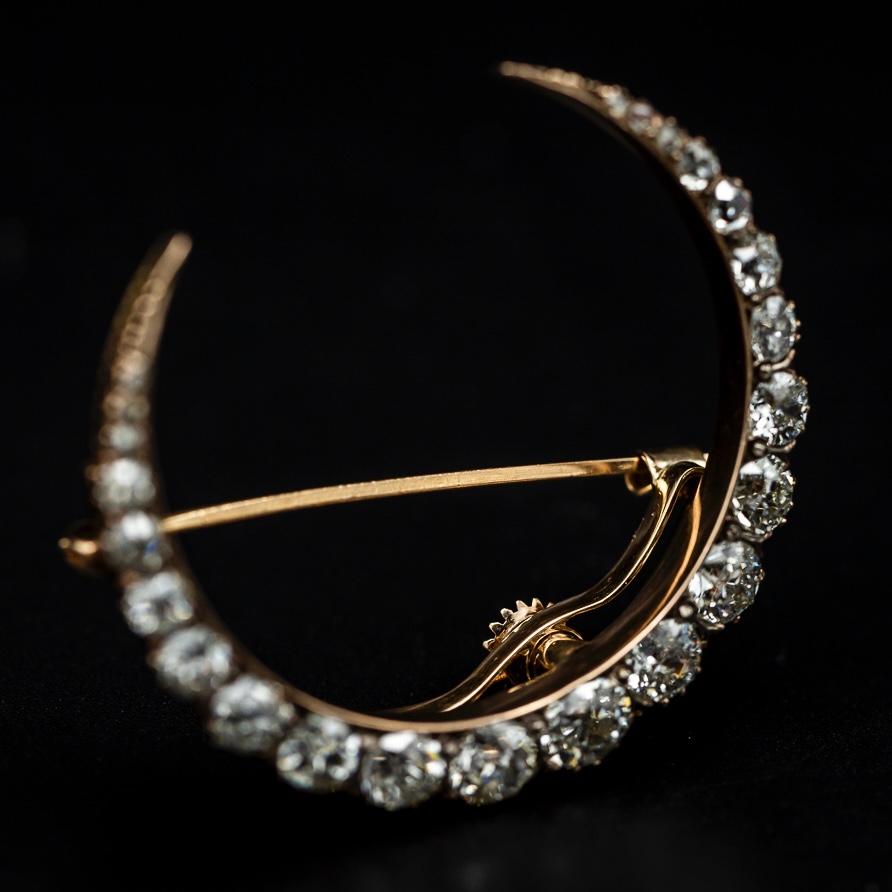 Antique Victorian Old Cut Diamond Crescent Moon Brooch in Rose Gold 19th Century For Sale 1