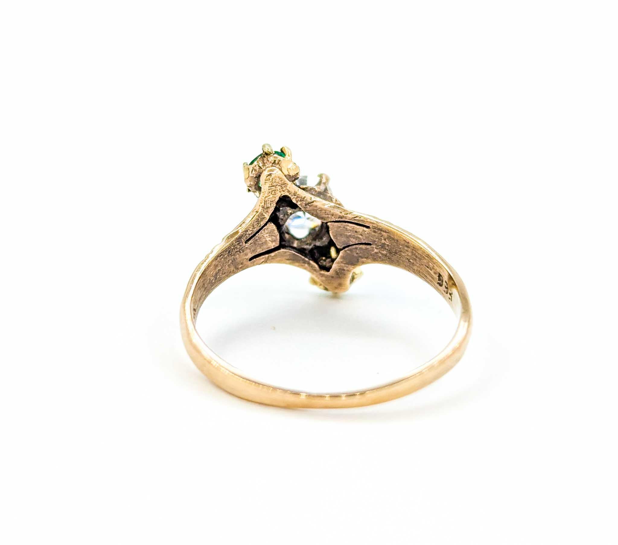 Anello antico vittoriano con diamante e smeraldo taglio europeo in oro 4