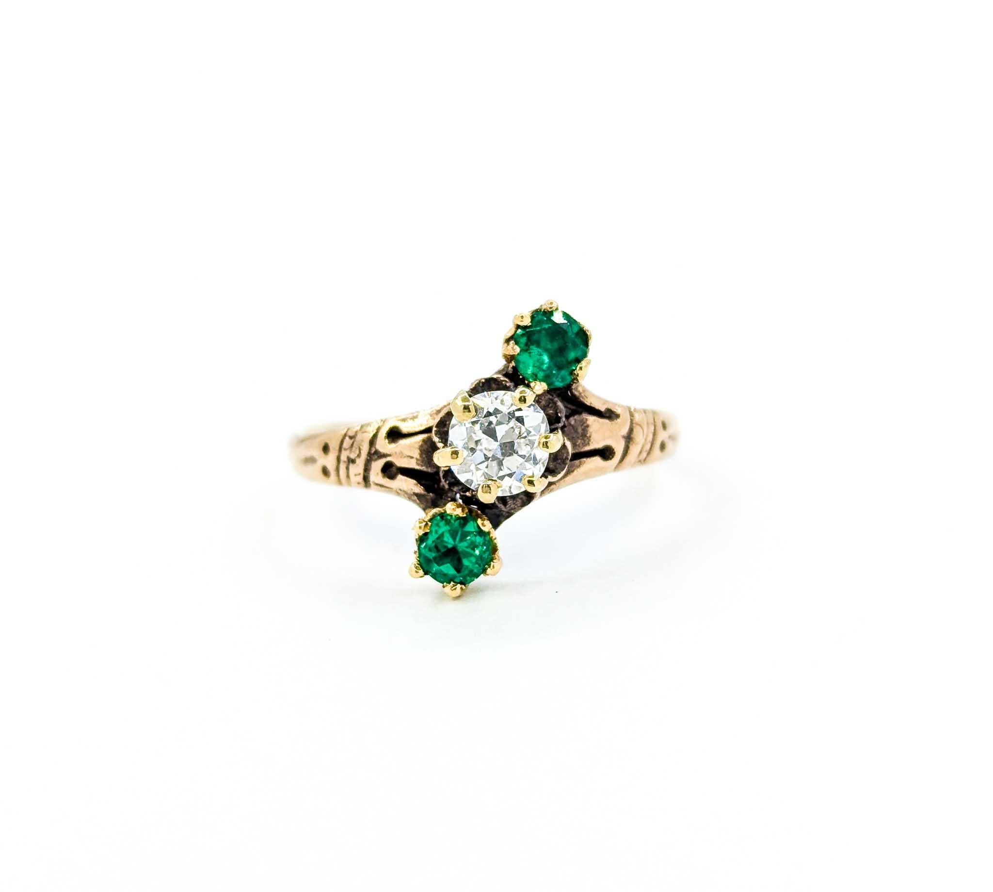 Anello antico vittoriano con diamante e smeraldo taglio europeo in oro 7
