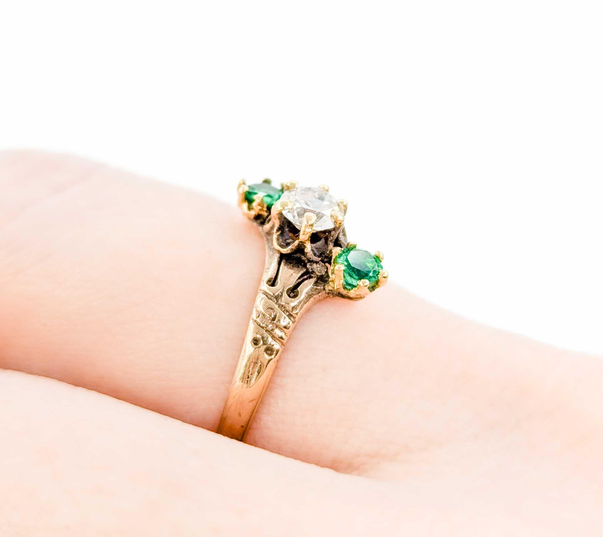 Vittoriano Anello antico vittoriano con diamante e smeraldo taglio europeo in oro