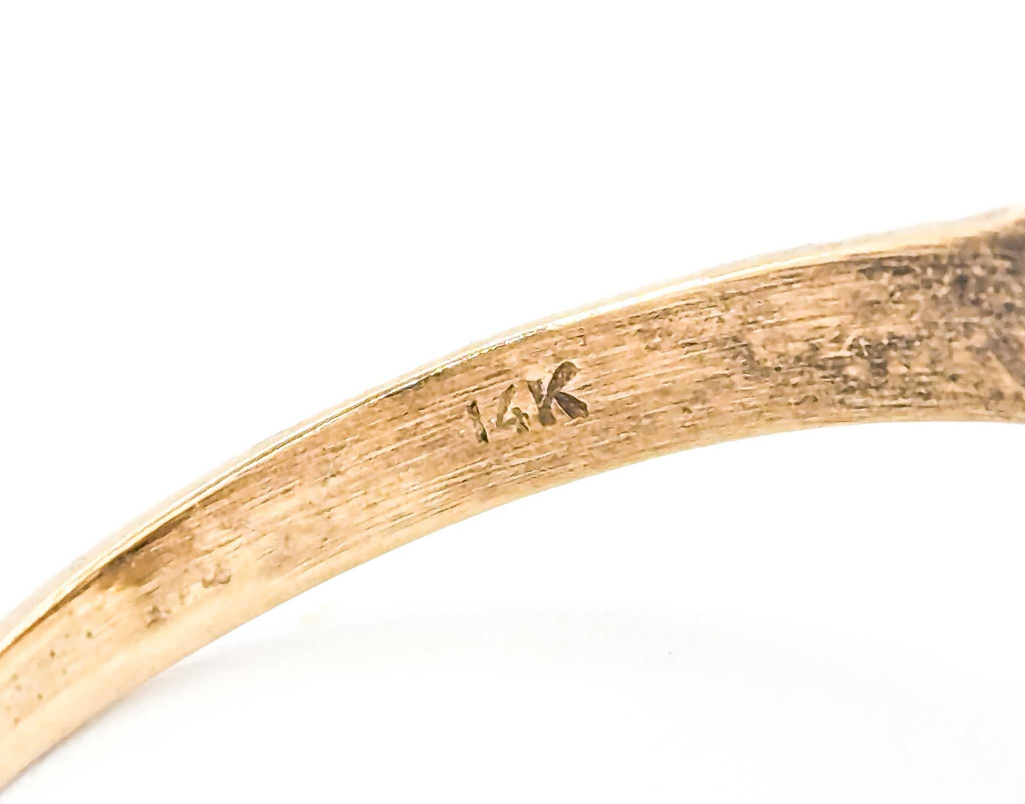 Anello antico vittoriano con diamante e smeraldo taglio europeo in oro 1