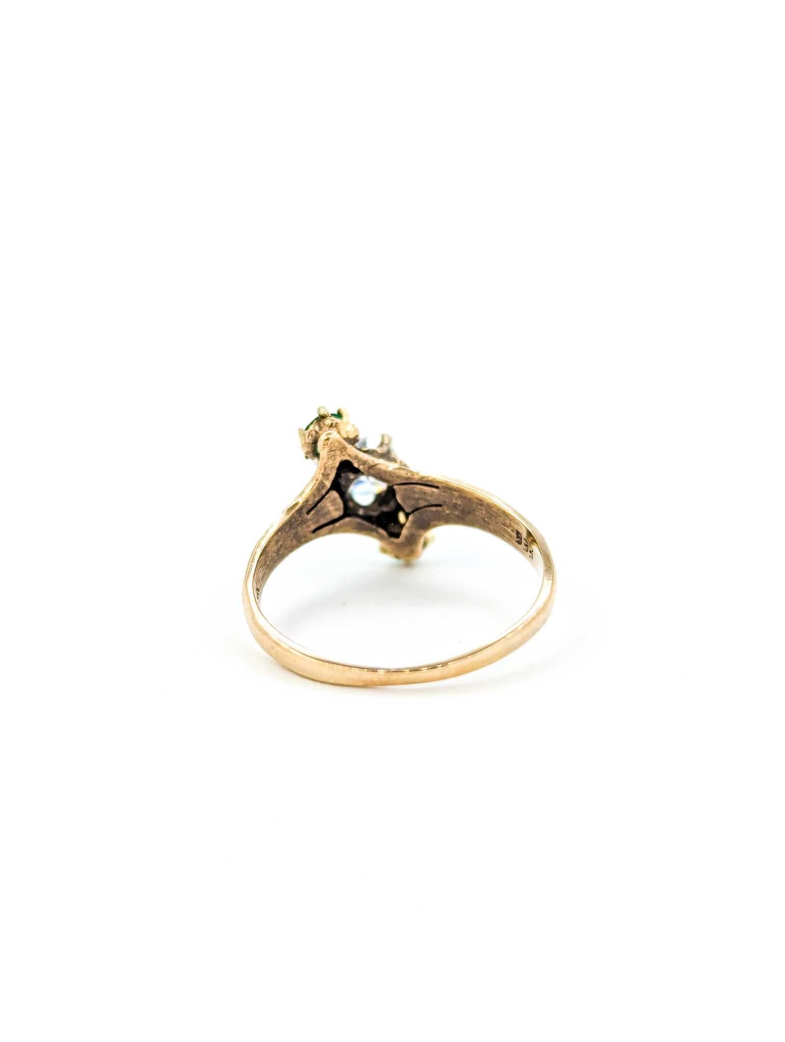 Anello antico vittoriano con diamante e smeraldo taglio europeo in oro 3