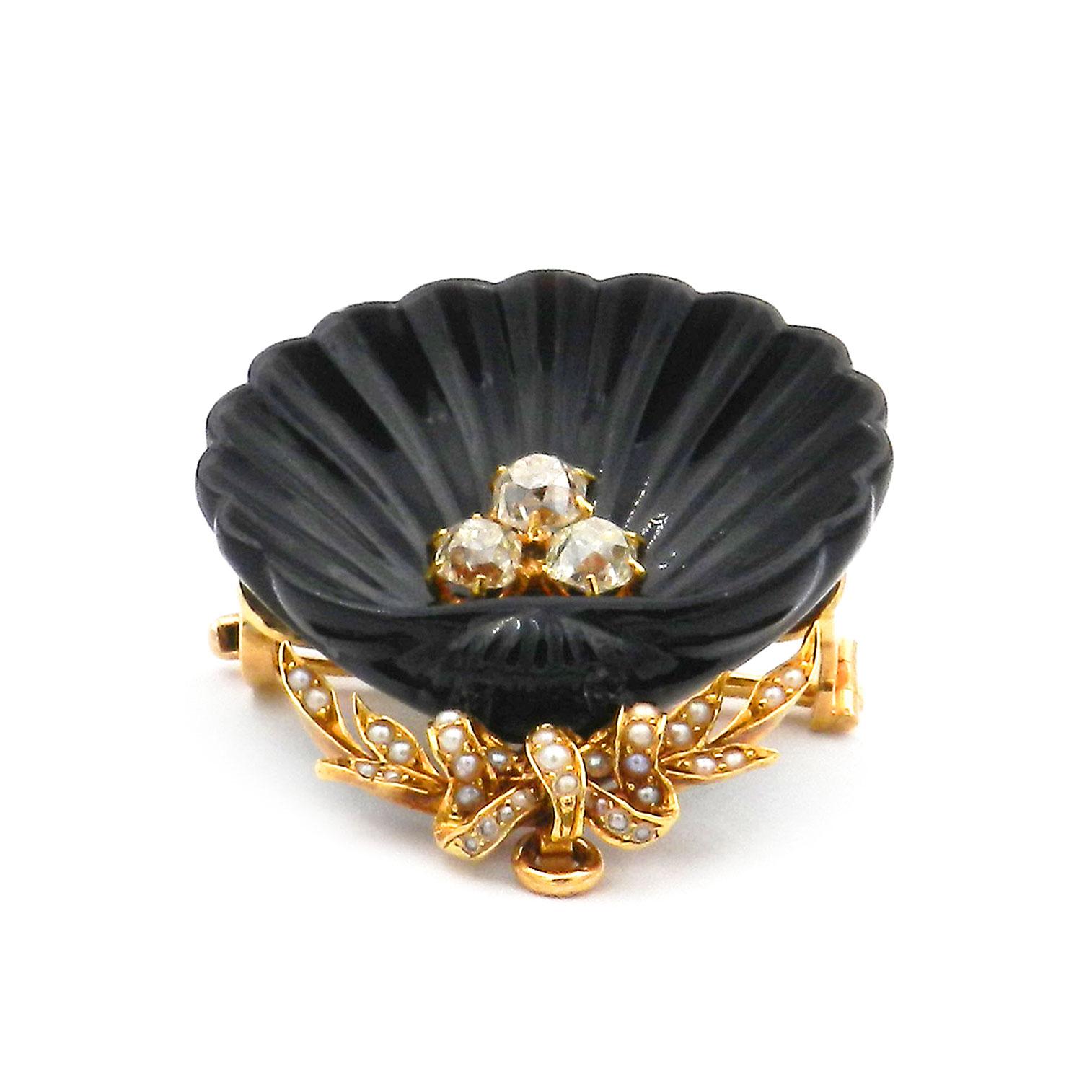 Antique Victorian Onyx 1.4 Carat Diamond Shell Brooch 18K Gold circa 1860 For Sale 1