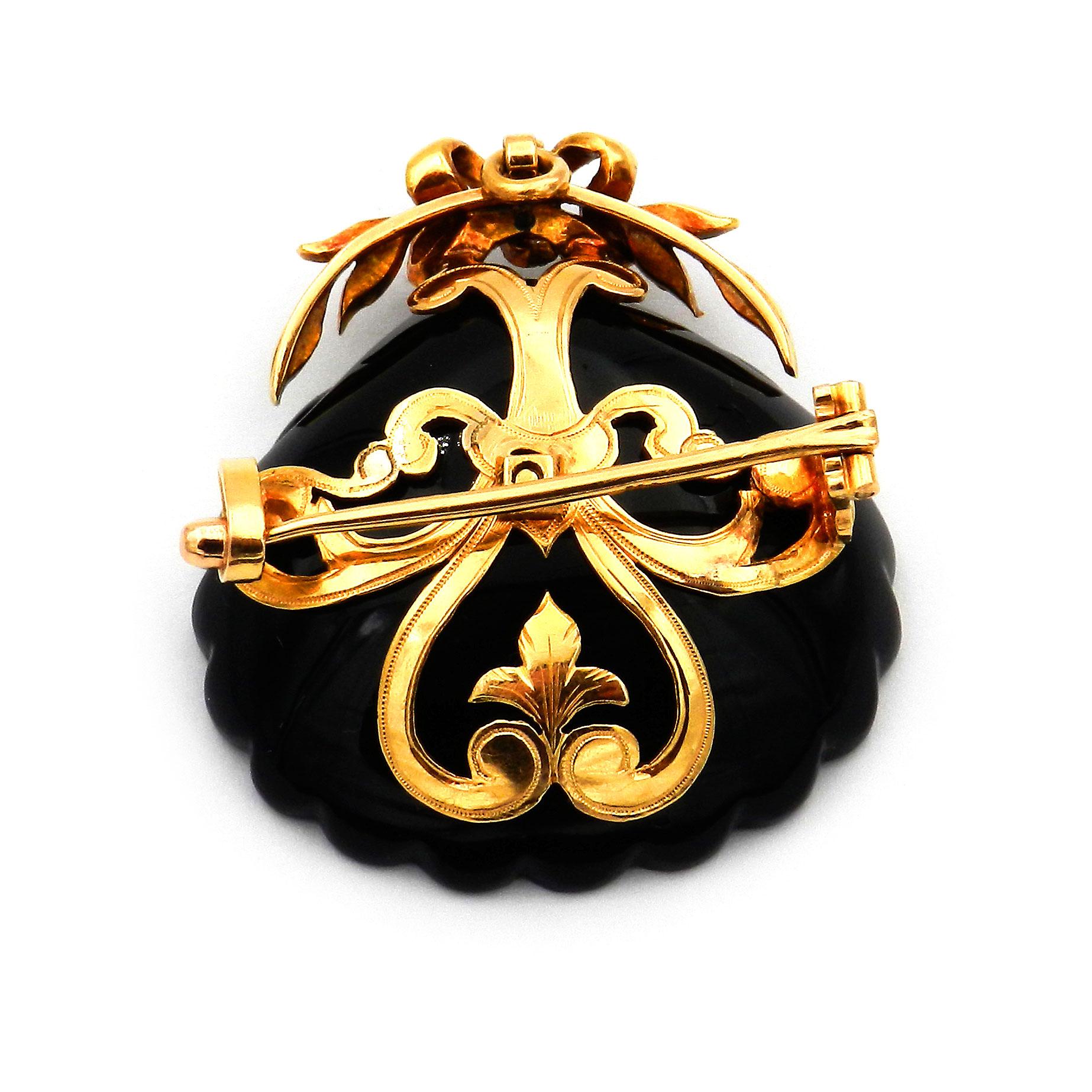 Antique Victorian Onyx 1.4 Carat Diamond Shell Brooch 18K Gold circa 1860 For Sale 3