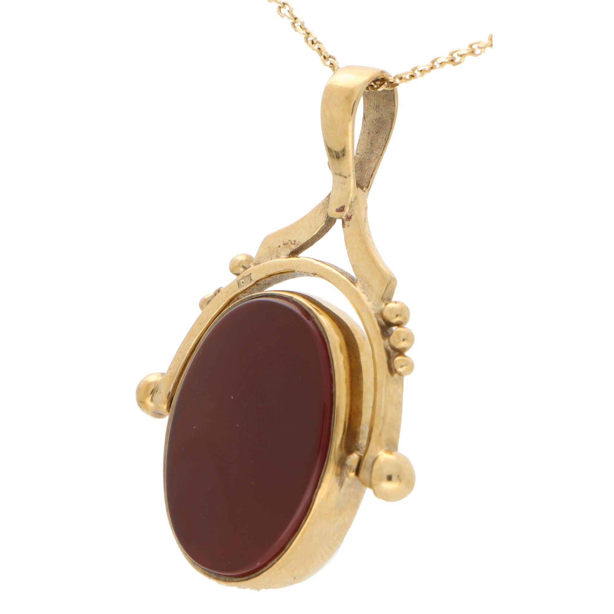 Antique Victorian Onyx and Carnelian Swivel Fob Pendant Set in 9k Yellow Gold In Good Condition In London, GB