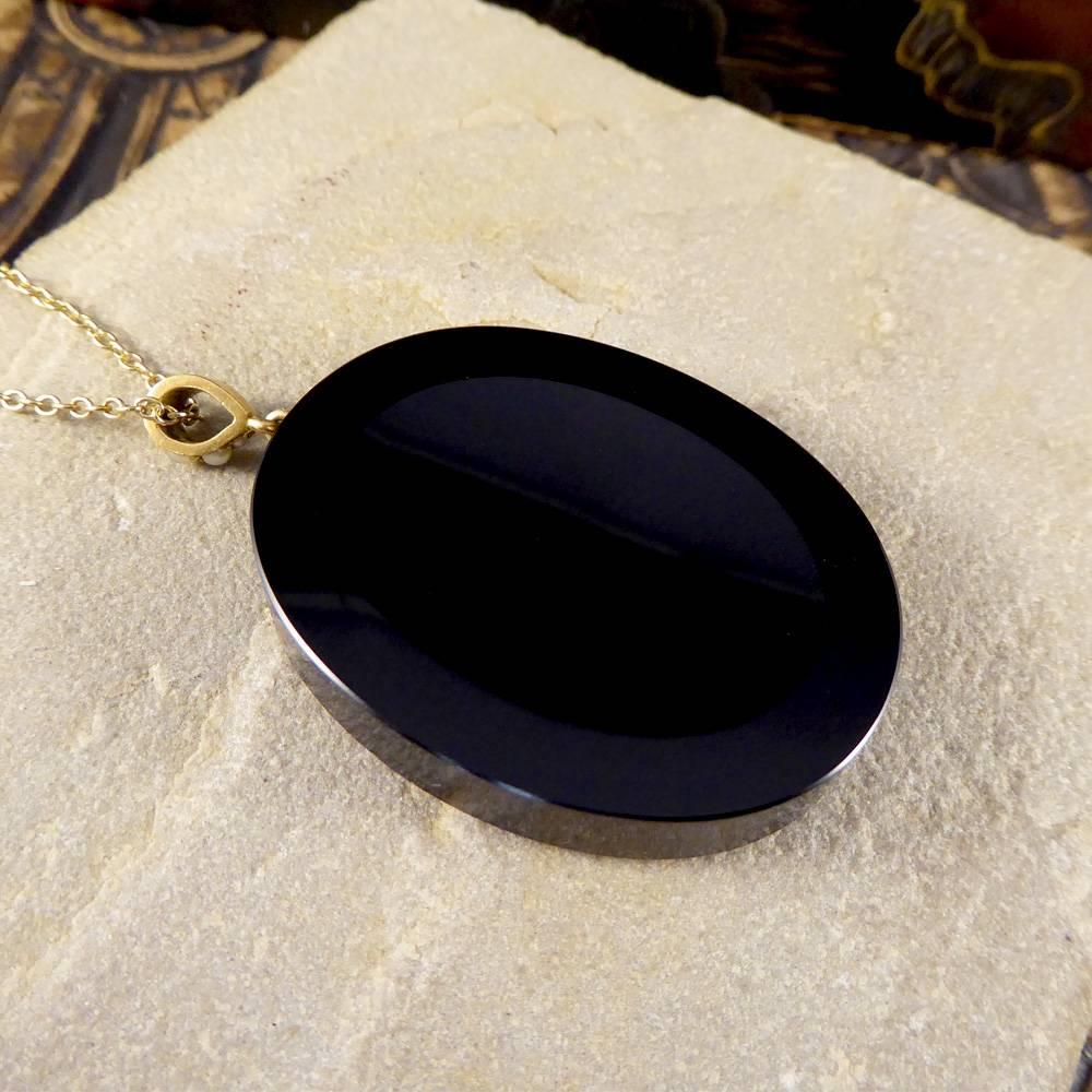 Antique Victorian Onyx and Pearl Gold Pendant In Good Condition In Yorkshire, West Yorkshire