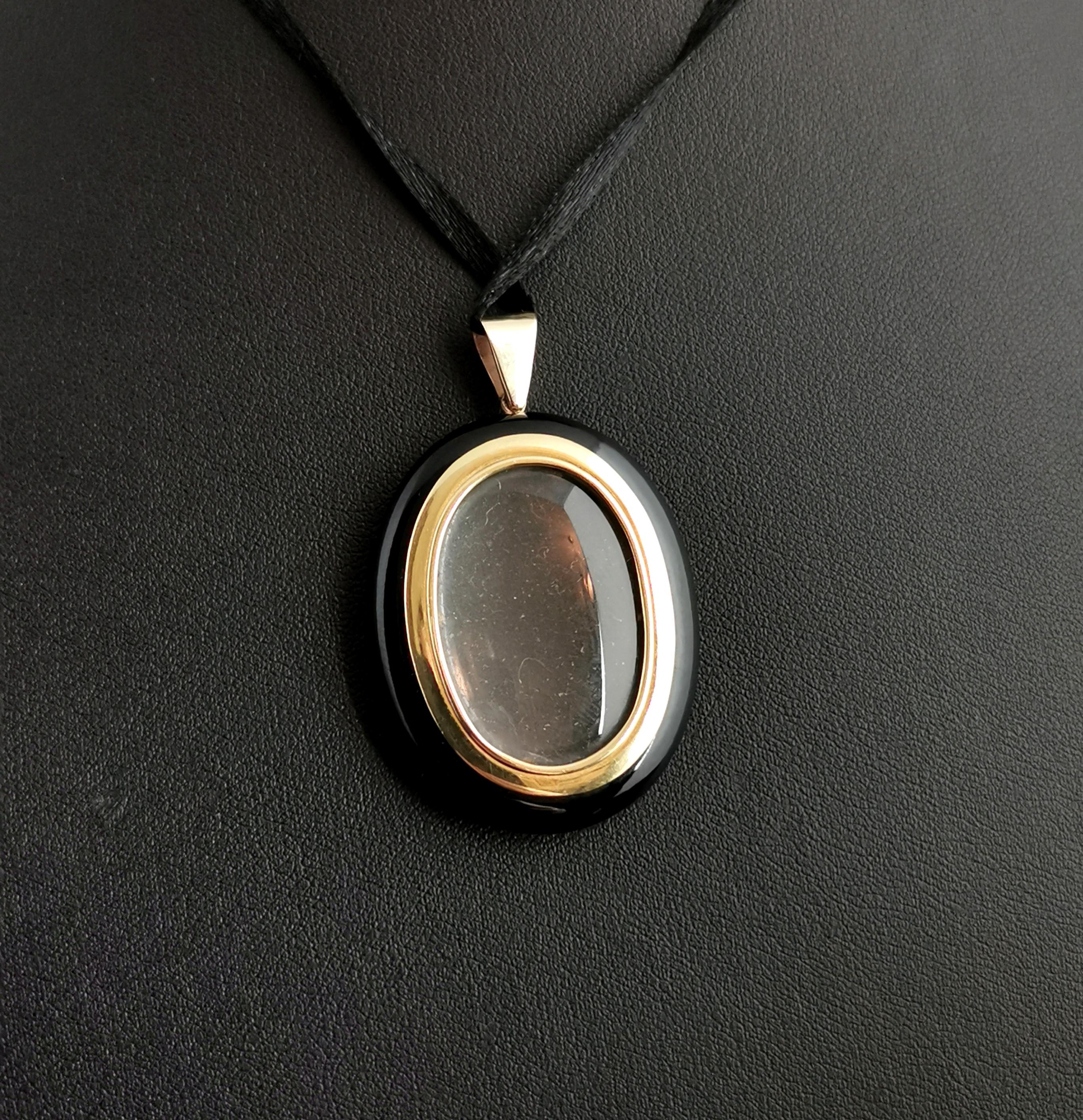 An attractive antique Victorian onyx mourning locket.

A smooth plain polished, rich inky black onyx locket with a glazed compartment to the reverse with a 9kt yellow gold frame and a gold bale.

It is simplistic in design but very stylish and