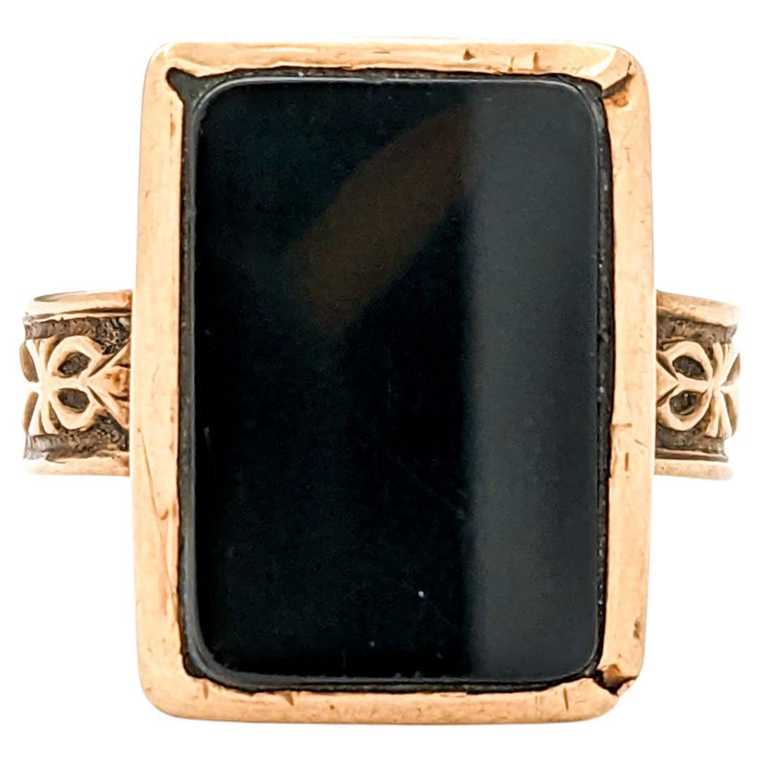 Antique Victorian Onyx Ring In Yellow Gold
