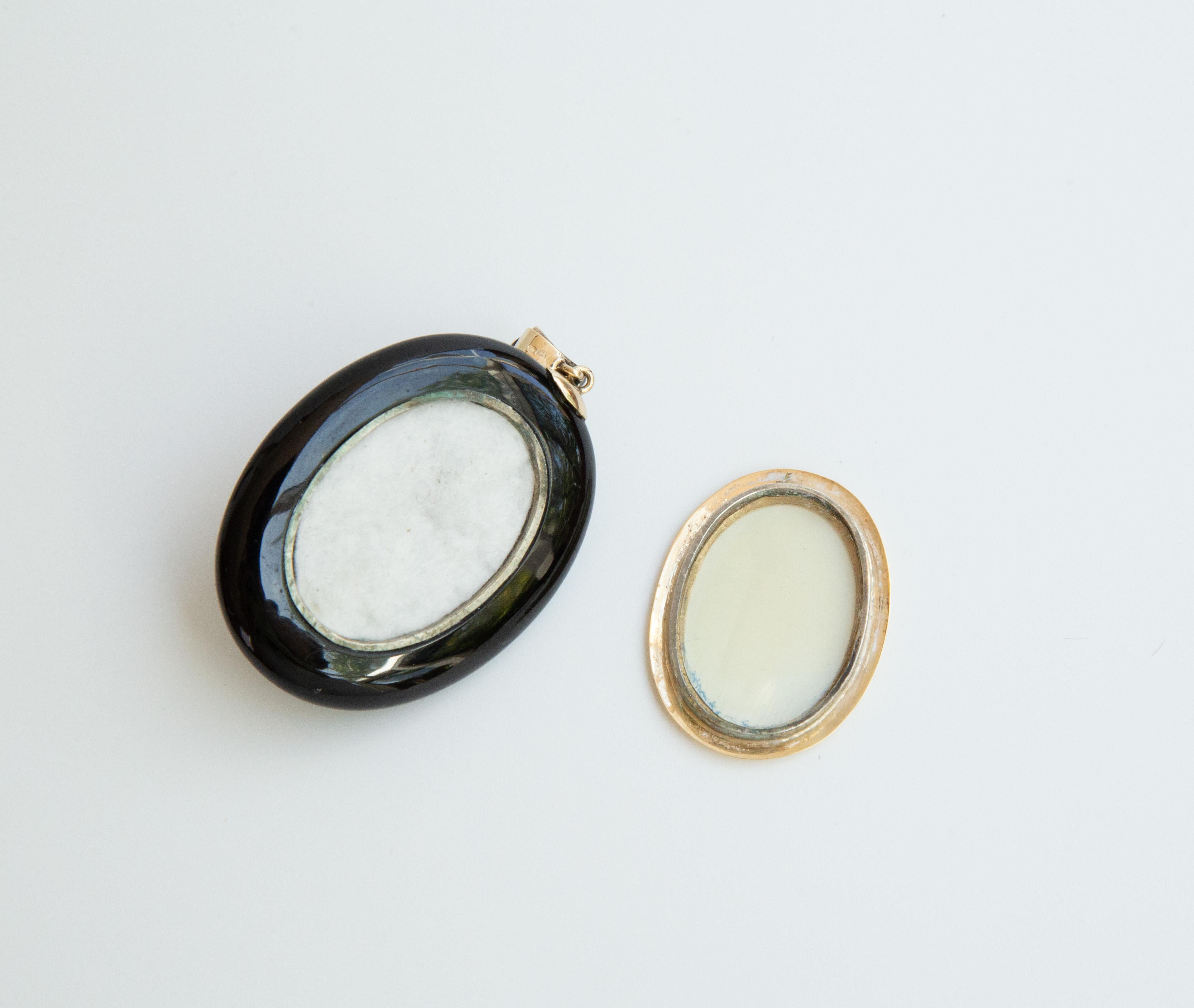 Antique Victorian Onyx Rose Cut Diamonds and 14 Karat Gold Locket Pendant For Sale 7
