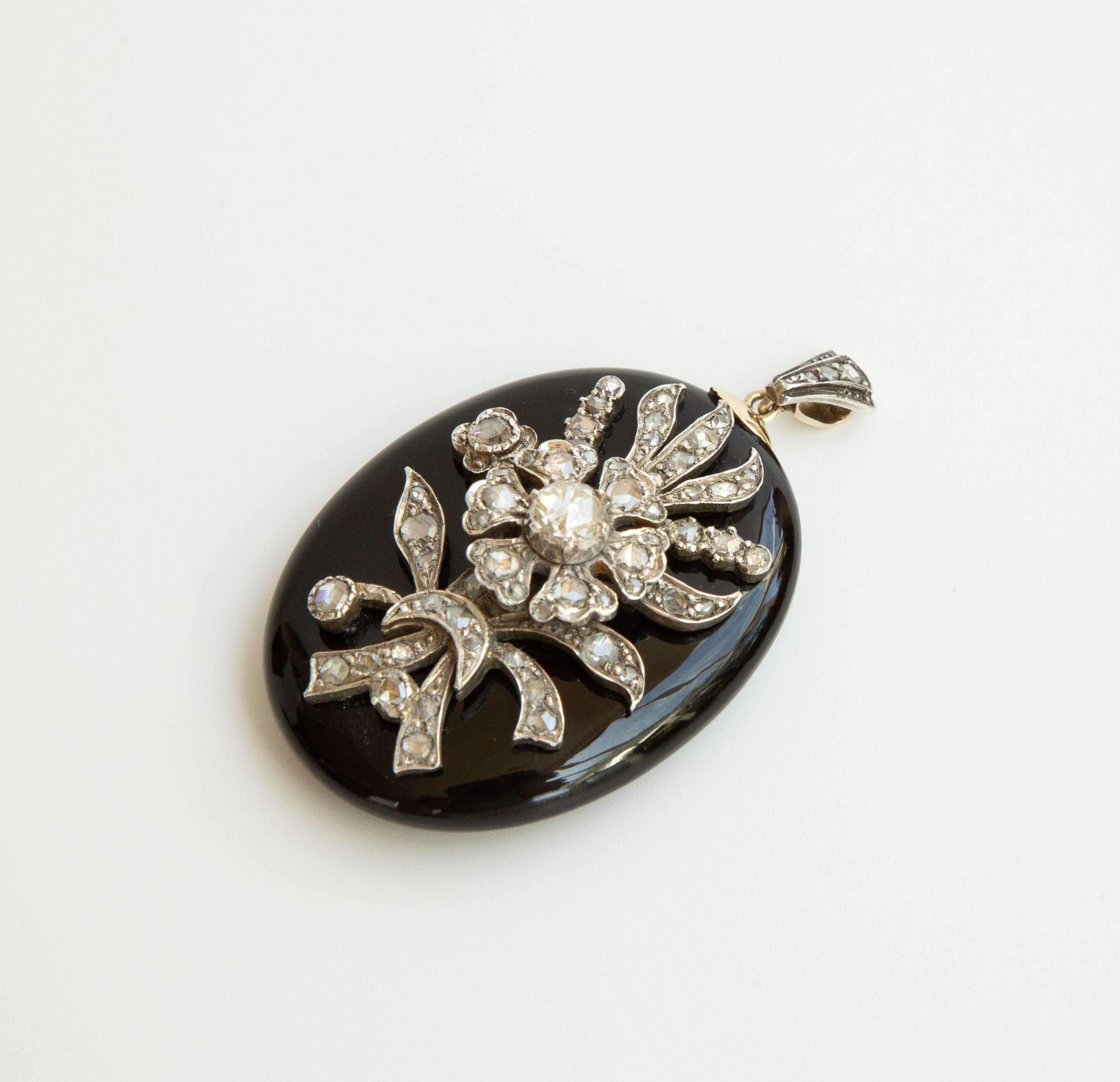 Women's or Men's Antique Victorian Onyx Rose Cut Diamonds and 14 Karat Gold Locket Pendant For Sale