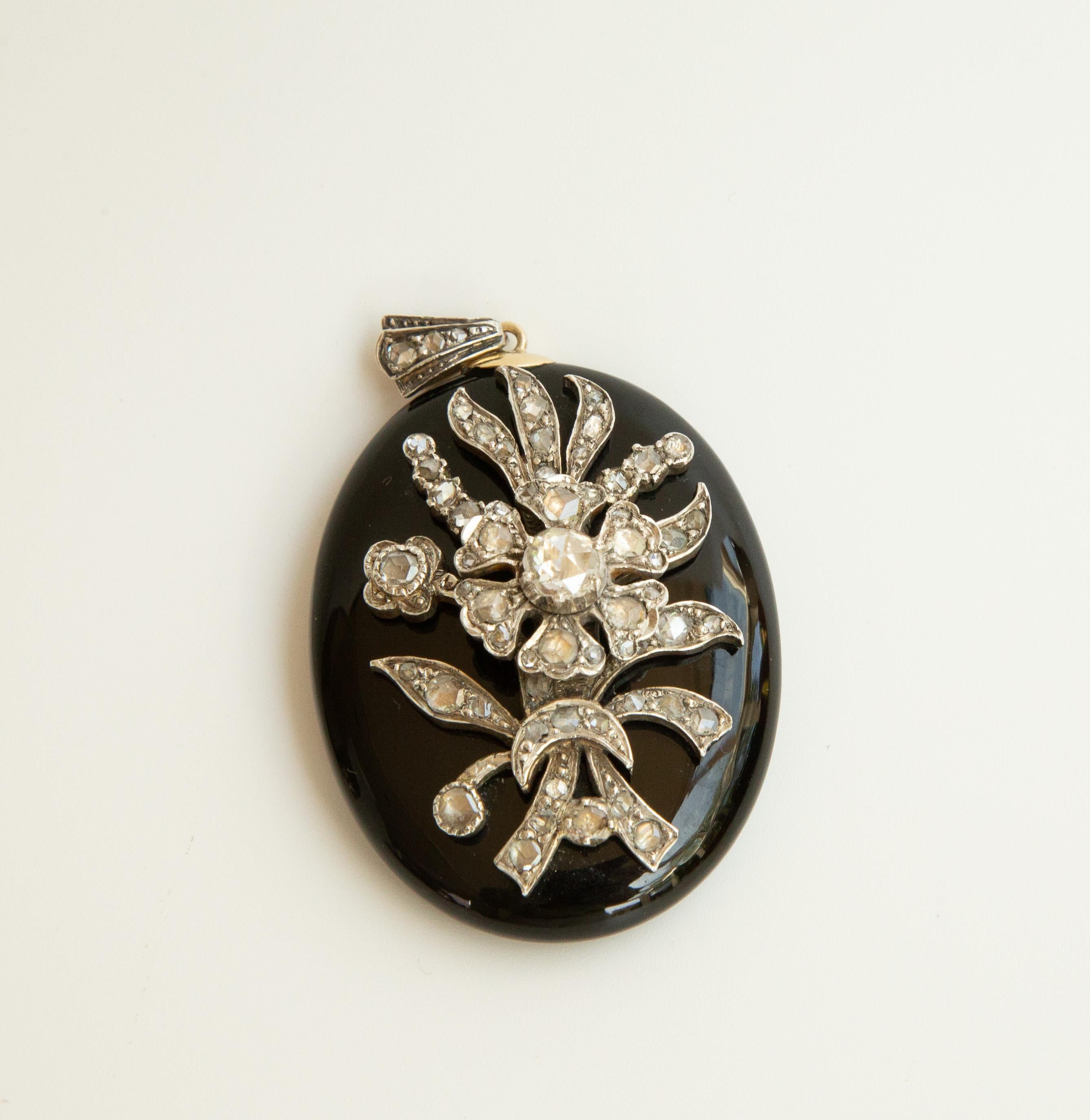 Antique Victorian Onyx Rose Cut Diamonds and 14 Karat Gold Locket Pendant For Sale 2