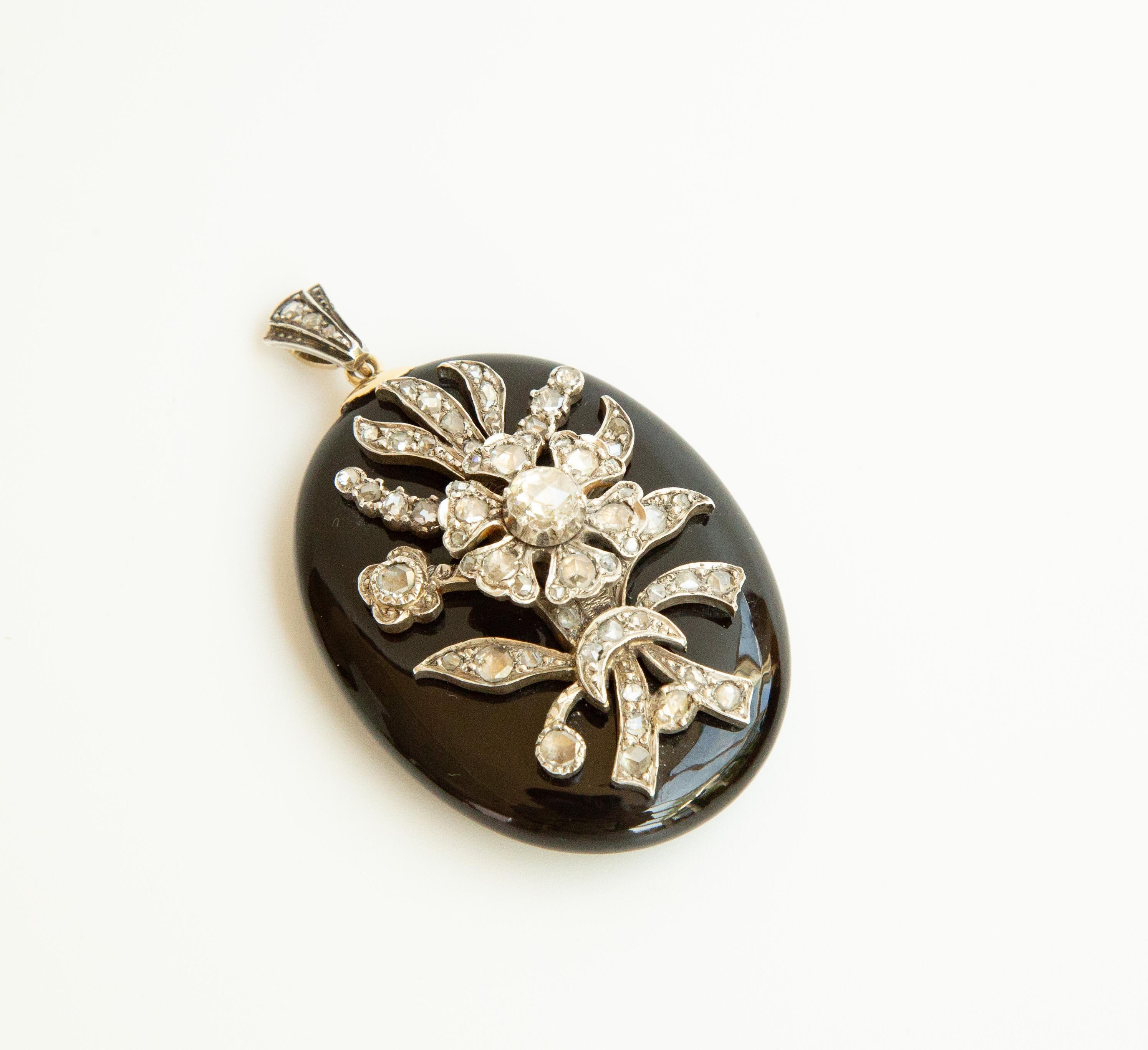 Antique Victorian Onyx Rose Cut Diamonds and 14 Karat Gold Locket Pendant For Sale 3
