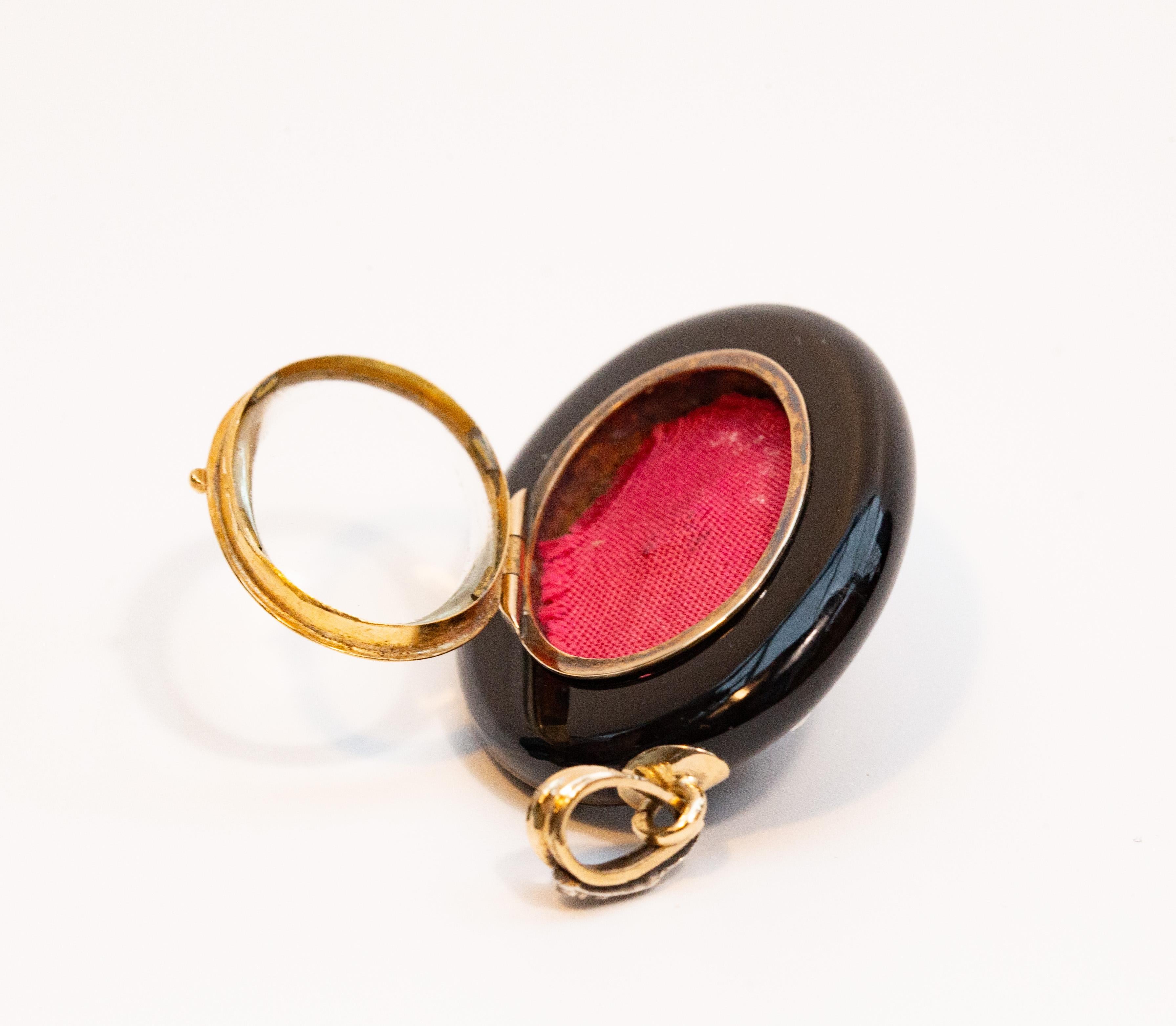 Antique Victorian Onyx Rose Cut Diamonds and 14 Karat Yellow Gold Locket Pendant 6