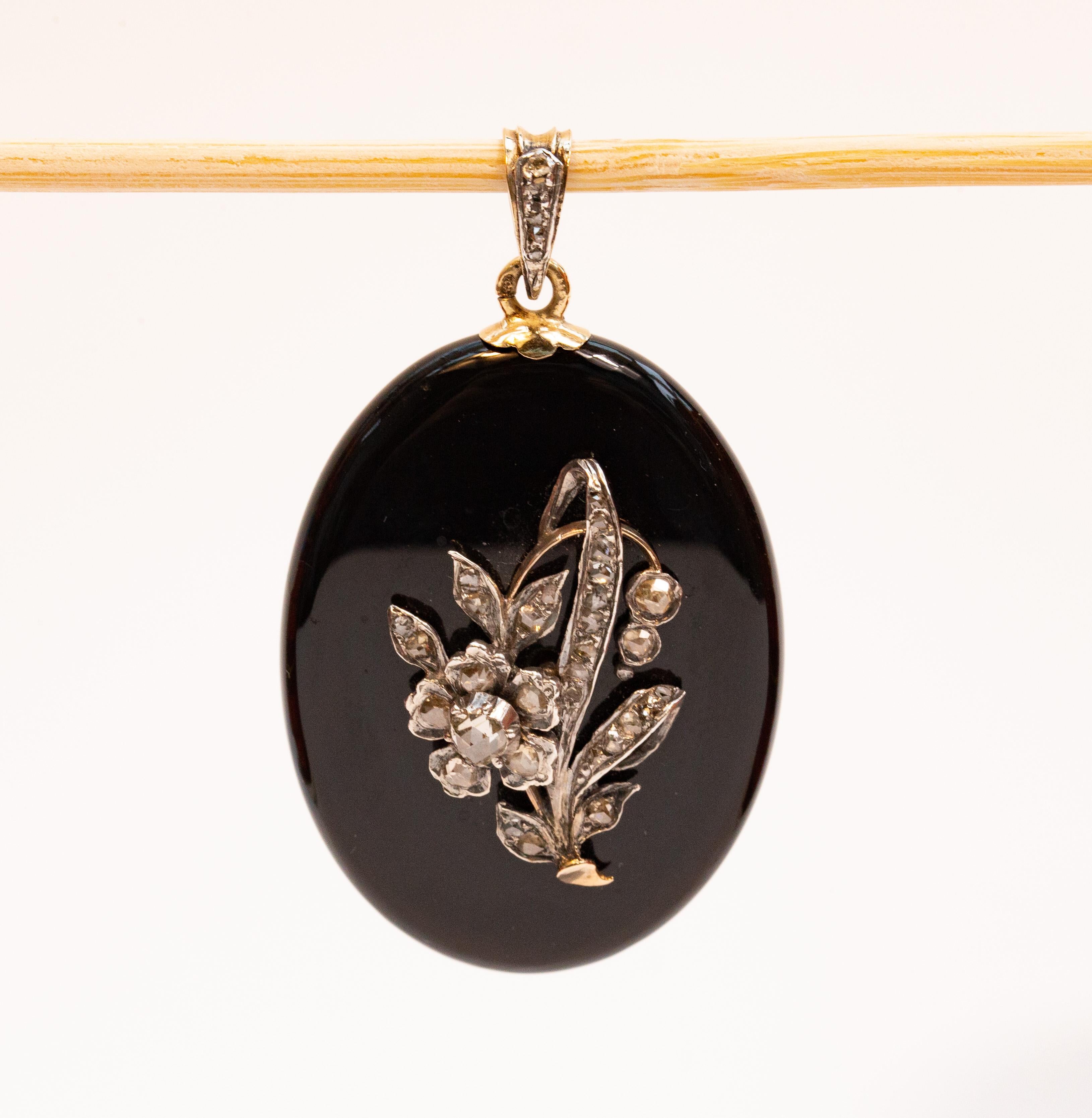 Antique Victorian Onyx Rose Cut Diamonds and 14 Karat Yellow Gold Locket Pendant In Good Condition In Arnhem, NL
