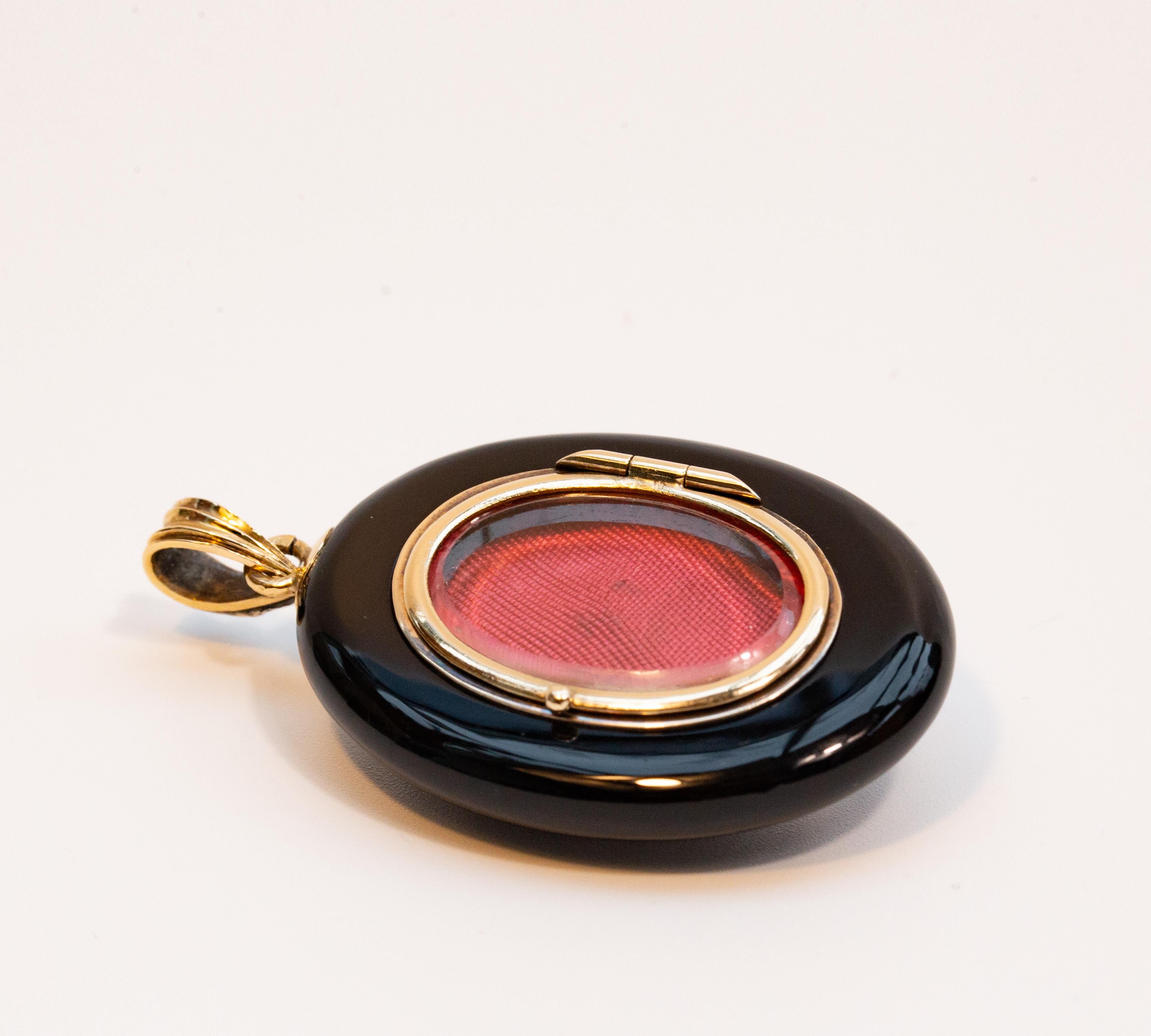 Antique Victorian Onyx Rose Cut Diamonds and 14 Karat Yellow Gold Locket Pendant 4