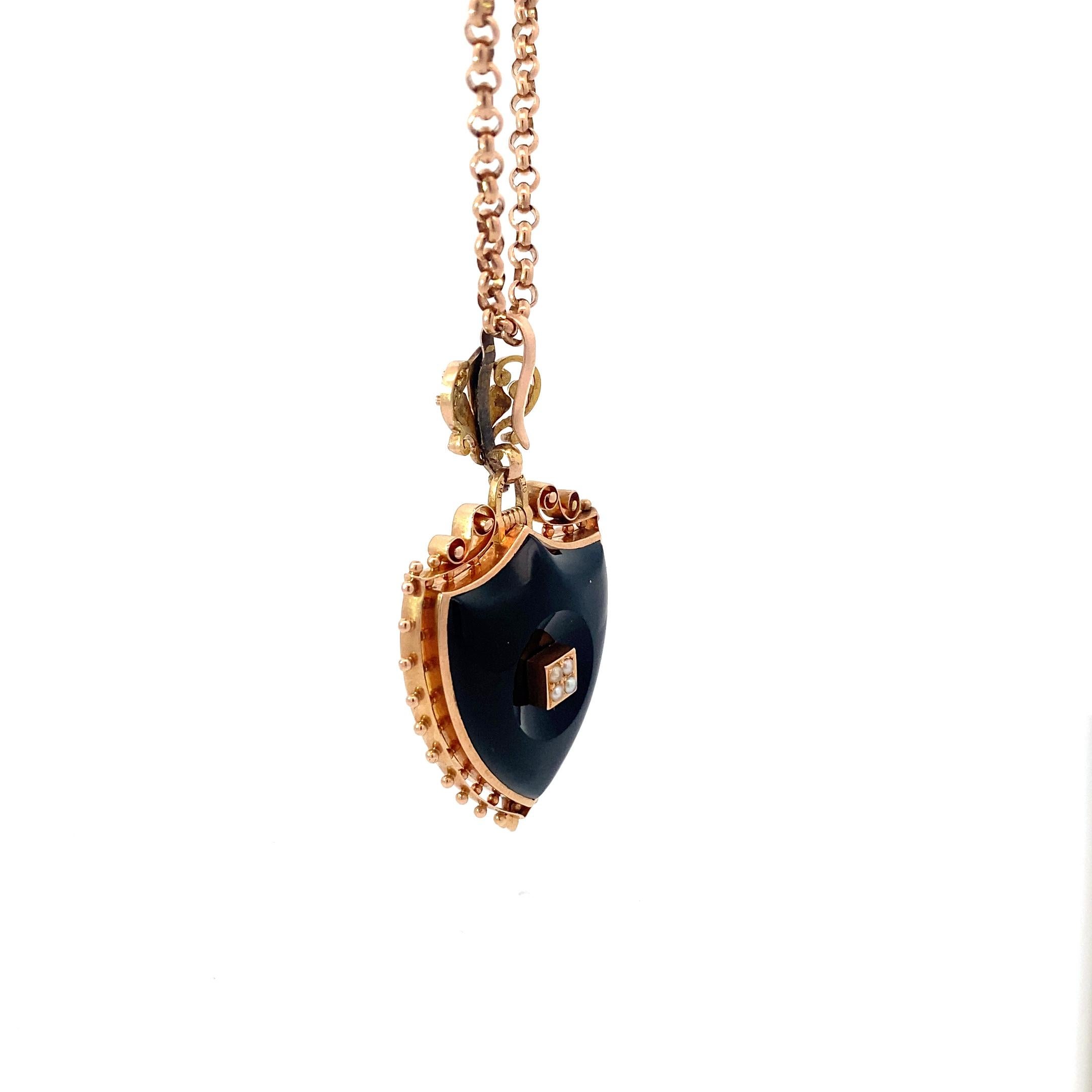 Victorien Antique médaillon victorien en onyx double face avec détails en perles en vente
