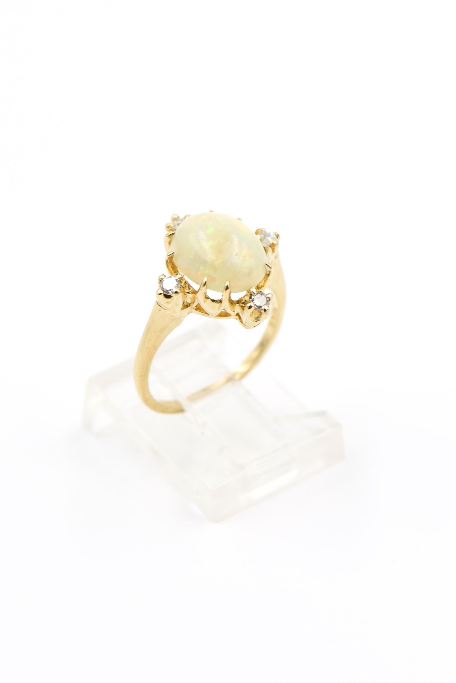 Antique Victorian Opal and Diamond Yellow Gold Ring In Good Condition In Miami Beach, FL