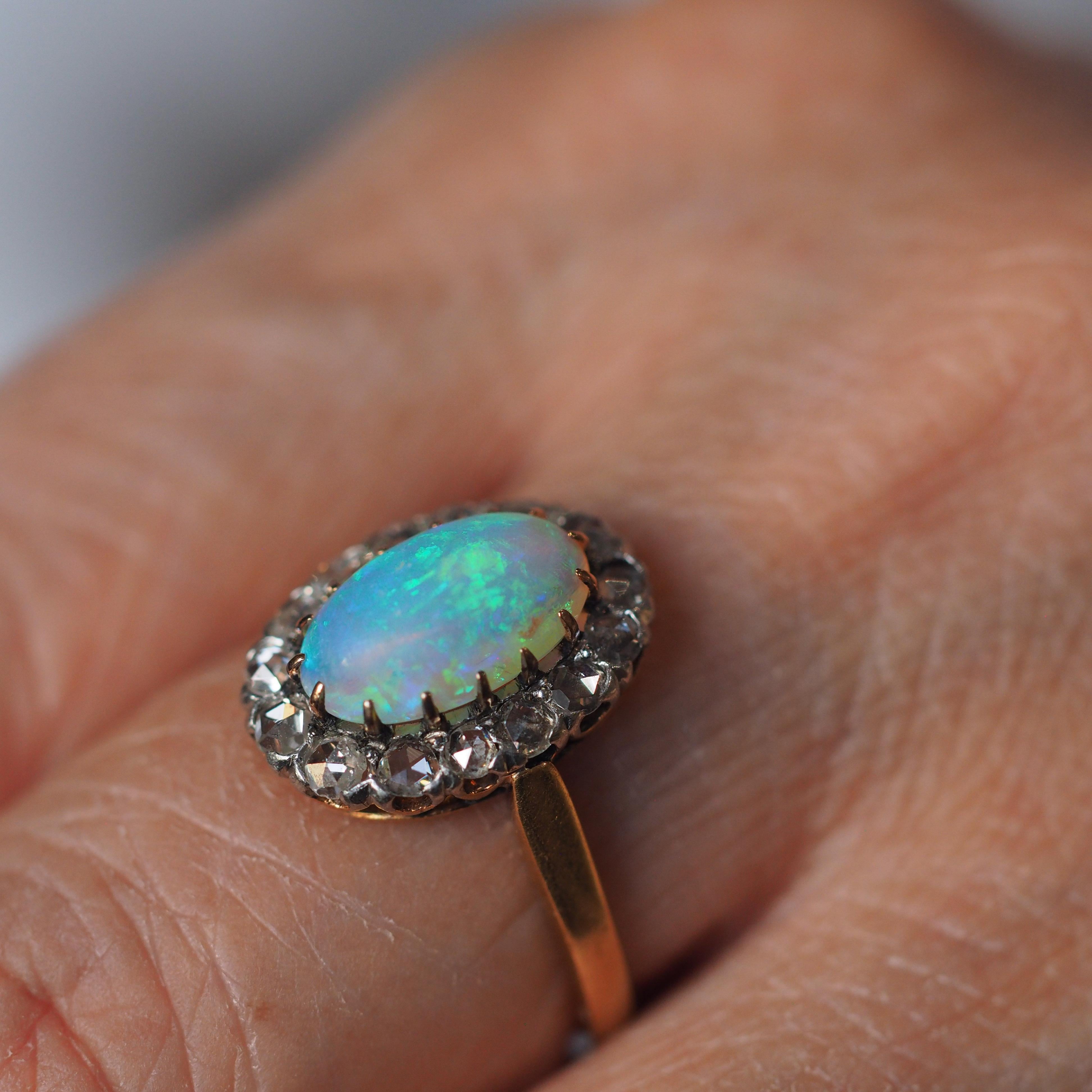 Antiker viktorianischer Opal-Cabochon & Diamant-Cluster-Ring 18K Gold - ca. 1880 im Angebot 6
