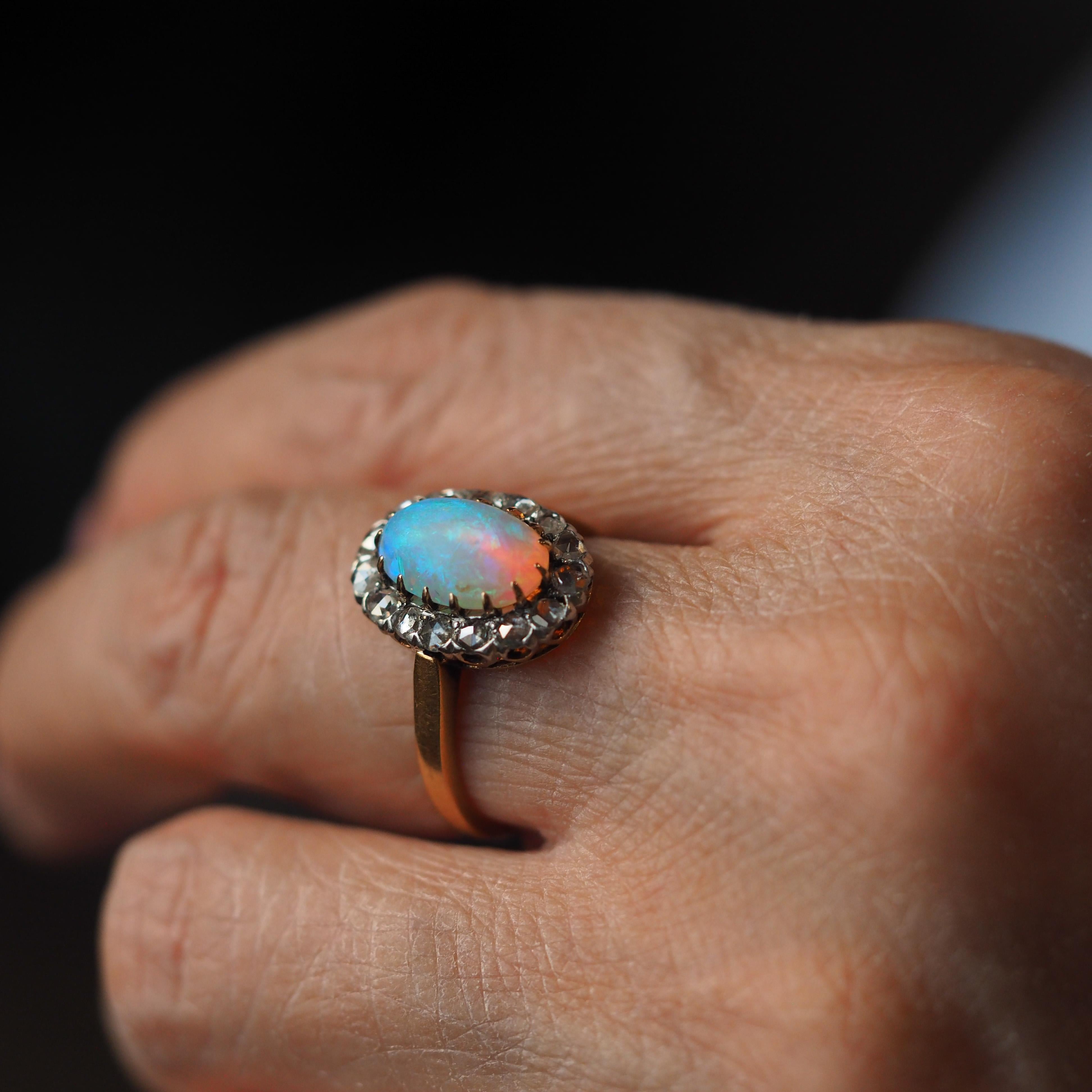 Antiker viktorianischer Opal-Cabochon & Diamant-Cluster-Ring 18K Gold - ca. 1880 im Angebot 8