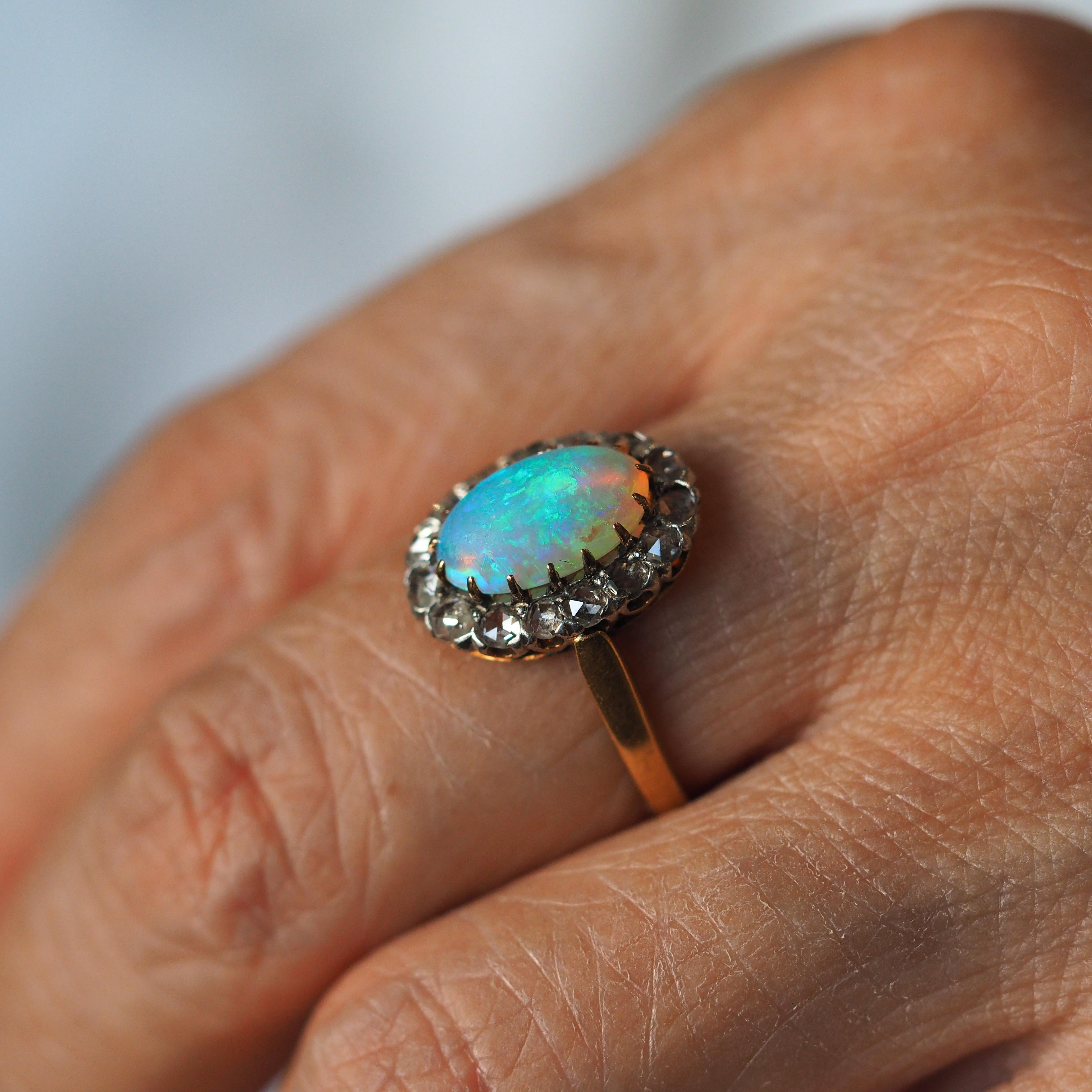 Antiker viktorianischer Opal-Cabochon & Diamant-Cluster-Ring 18K Gold - ca. 1880 im Angebot 9