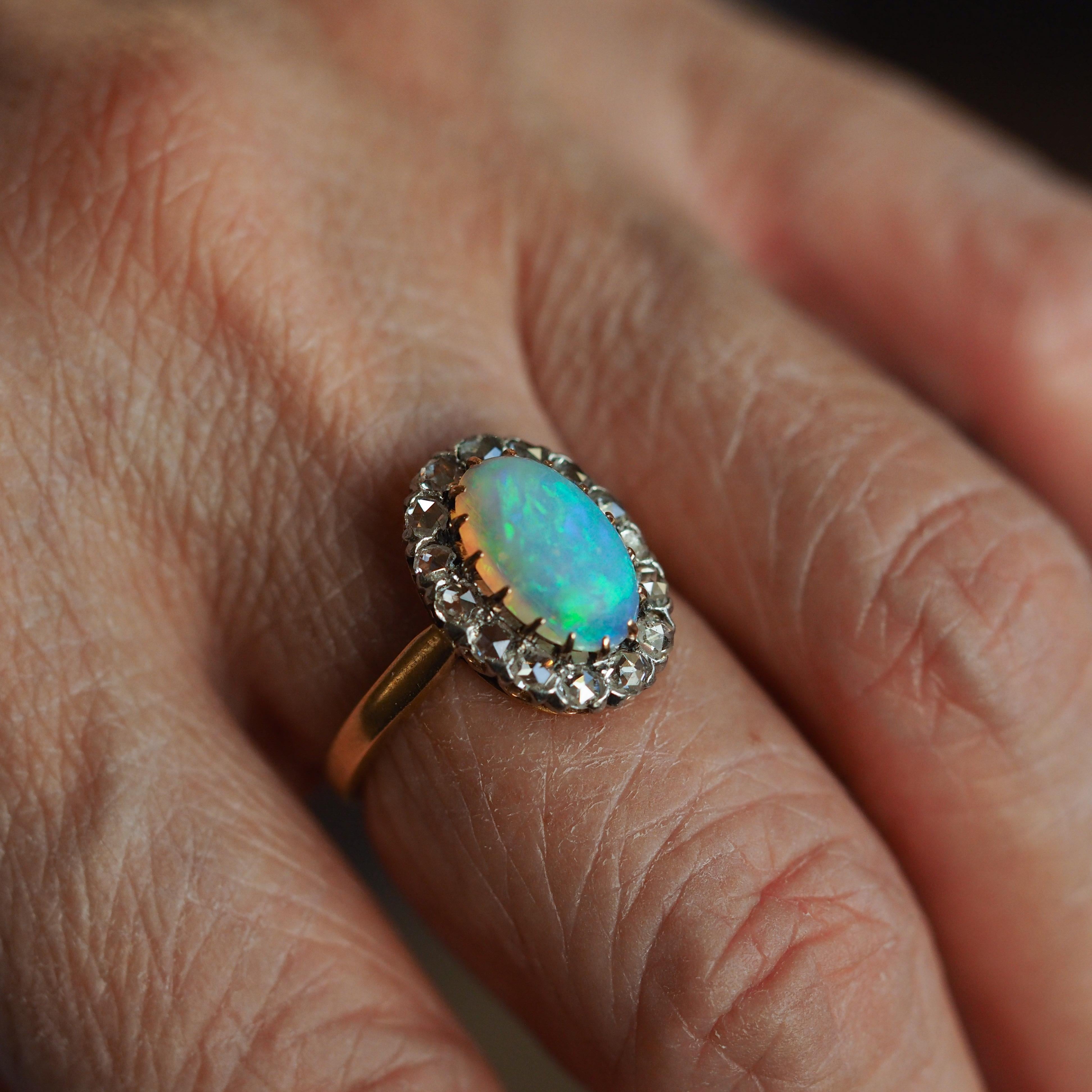 Antiker viktorianischer Opal-Cabochon & Diamant-Cluster-Ring 18K Gold - ca. 1880 im Angebot 10