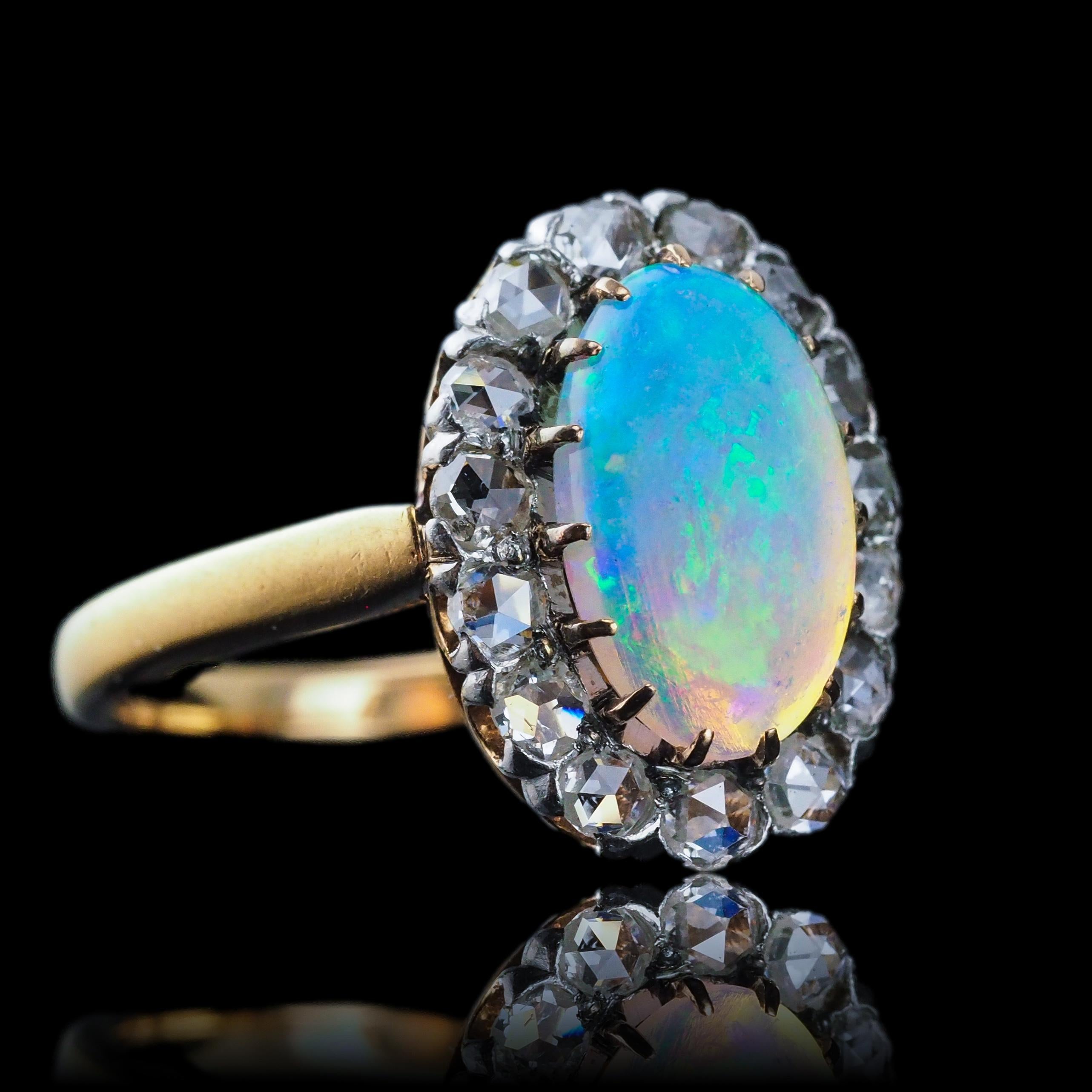 Antiker viktorianischer Opal-Cabochon & Diamant-Cluster-Ring 18K Gold - ca. 1880 im Angebot 1
