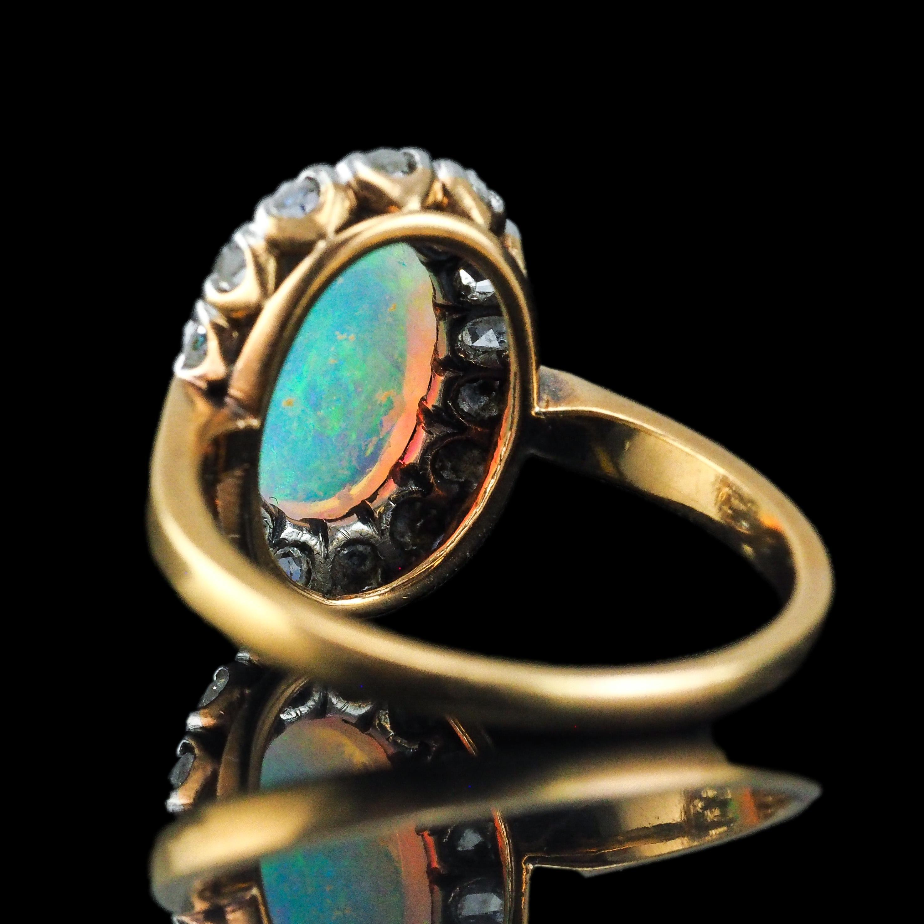 Antiker viktorianischer Opal-Cabochon & Diamant-Cluster-Ring 18K Gold - ca. 1880 im Angebot 4