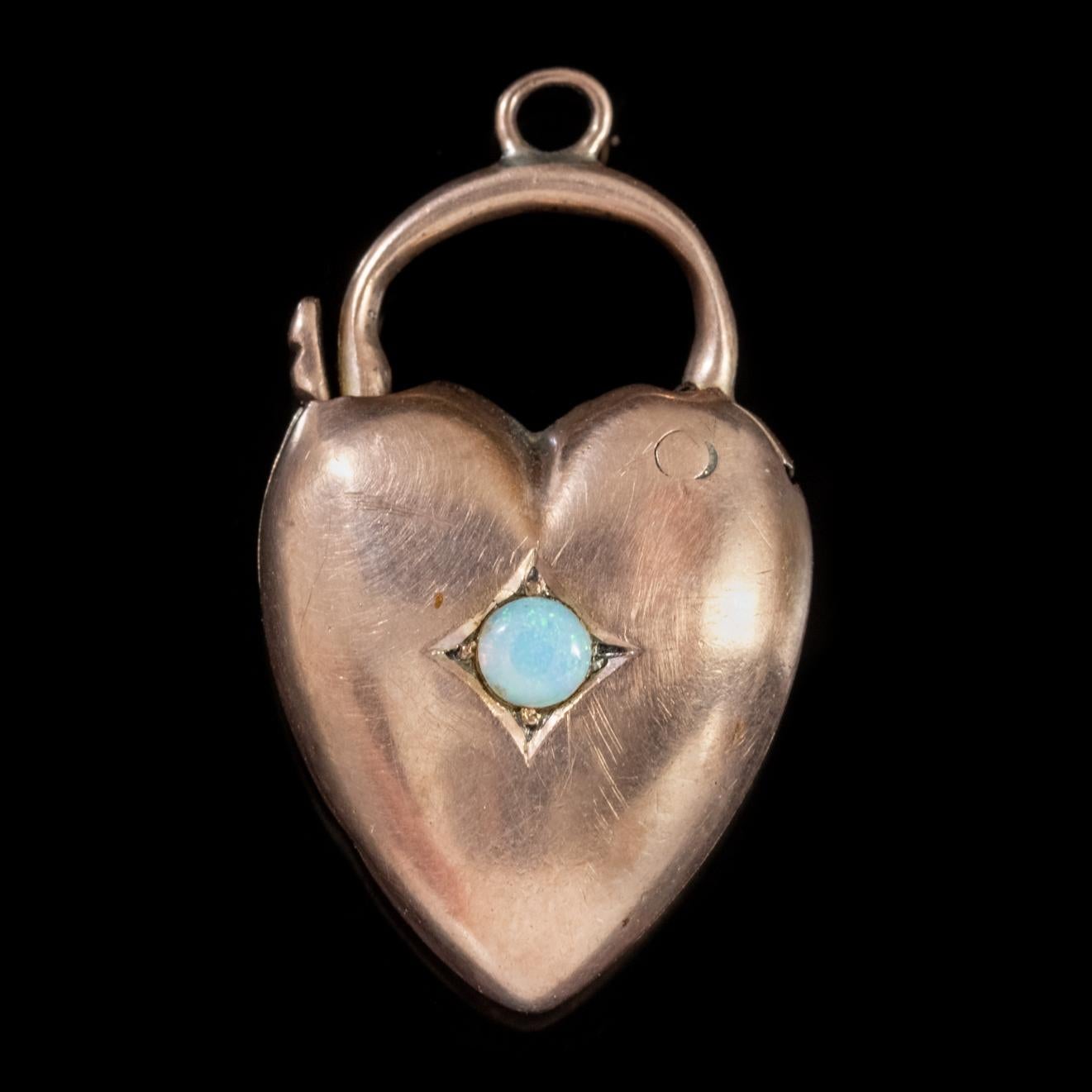Antique Victorian Opal Curb Bracelet 9 Carat Gold Heart Padlock, circa 1900 In Good Condition For Sale In Lancaster, Lancashire