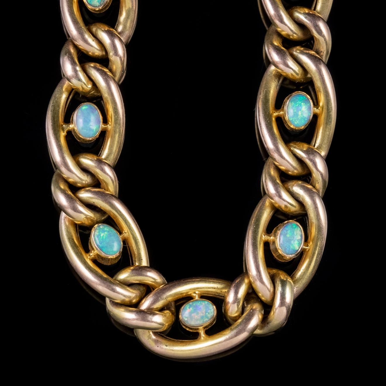 Antique Victorian Opal Curb Bracelet 9 Carat Gold Heart Padlock, circa 1900 For Sale 2