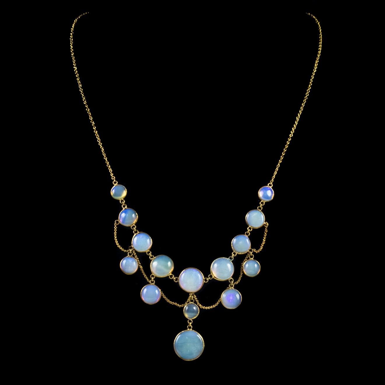 Antique Victorian Opal Festoon 18 Carat Gold Necklace, circa 1900 In Good Condition For Sale In Lancaster, Lancashire