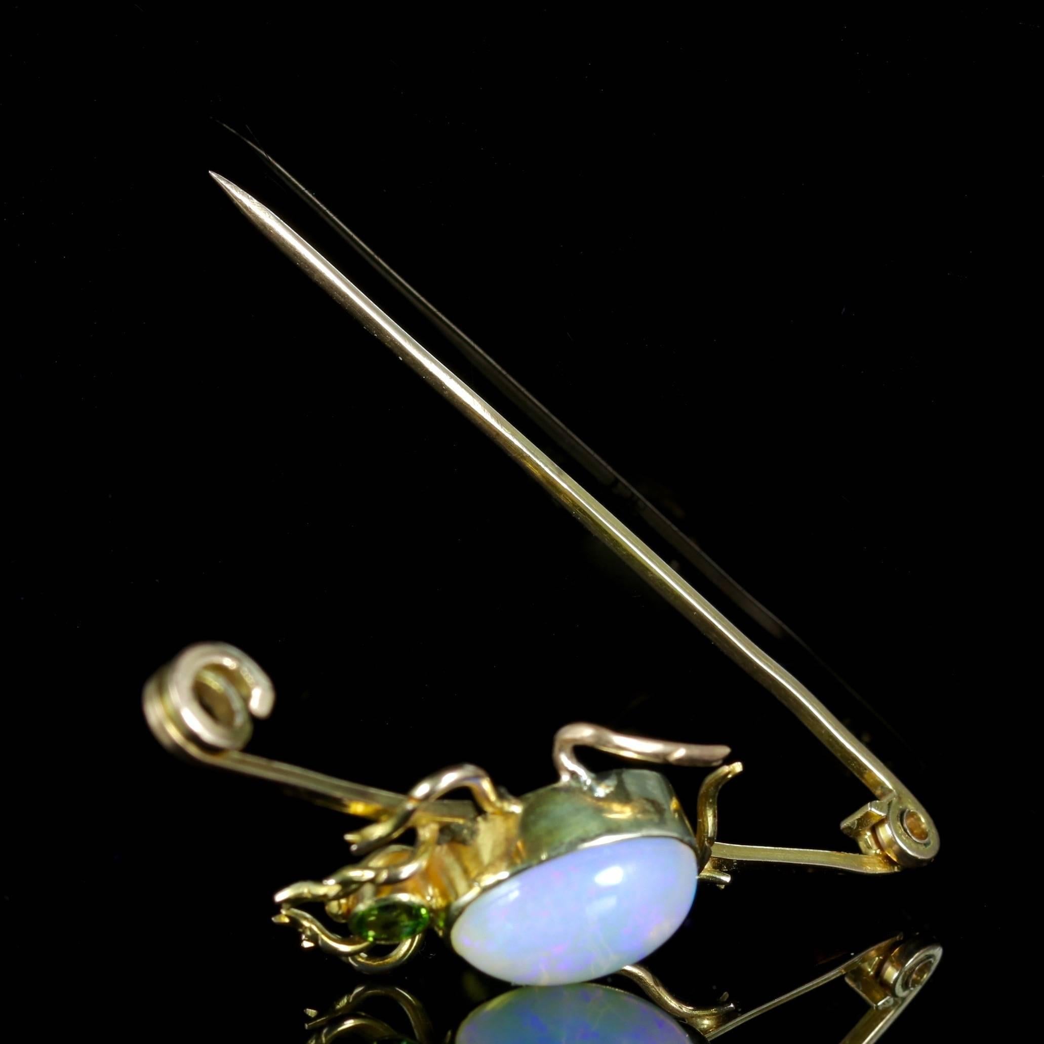 Antique Victorian Opal Spider Brooch 9 Carat Gold, circa 1880 4