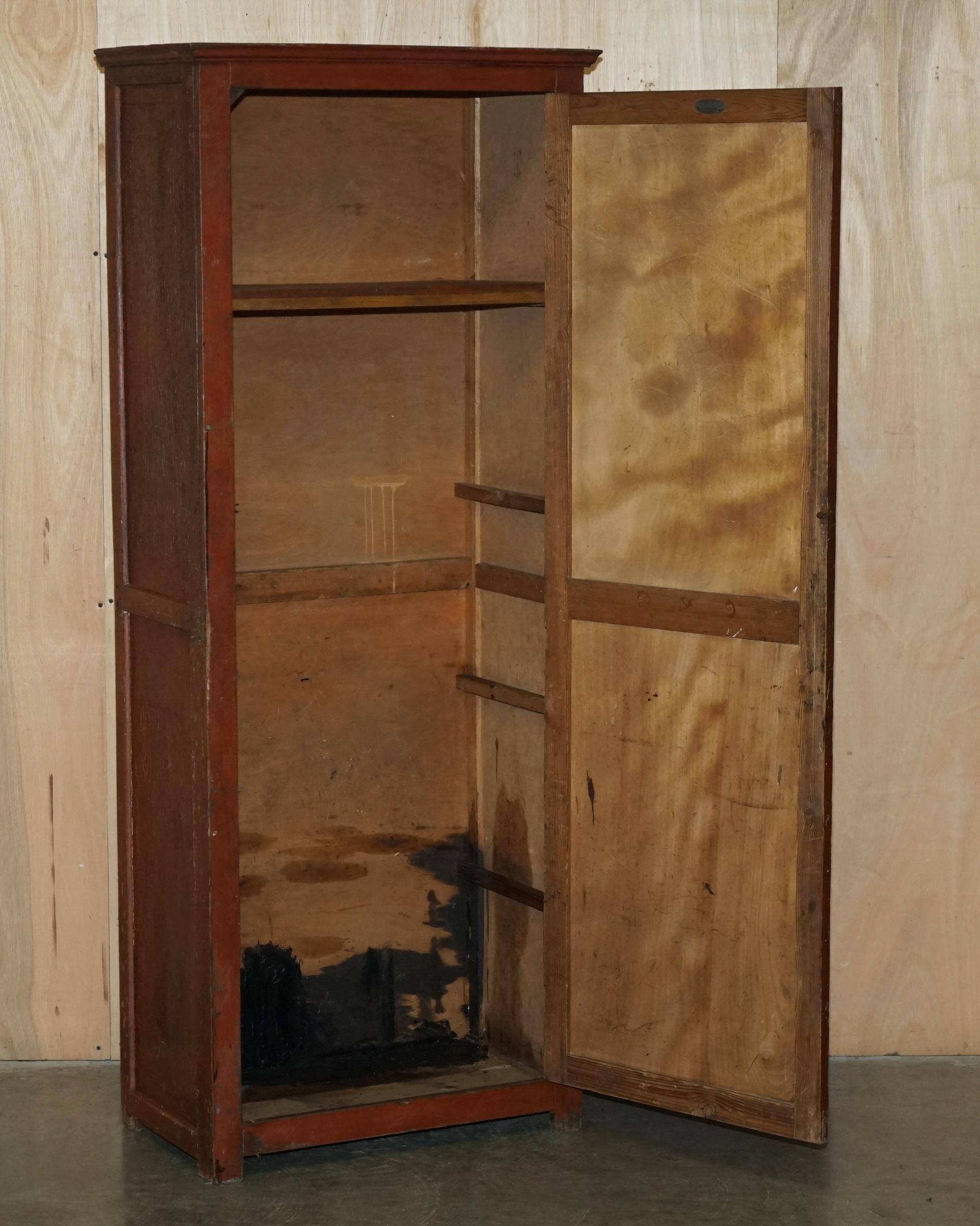 ANTIQUE VICTORIAN ORIGINAL PAINT CIRCA 1880-1900 TOOL SHED CUPBOARD IN PiNE For Sale 3