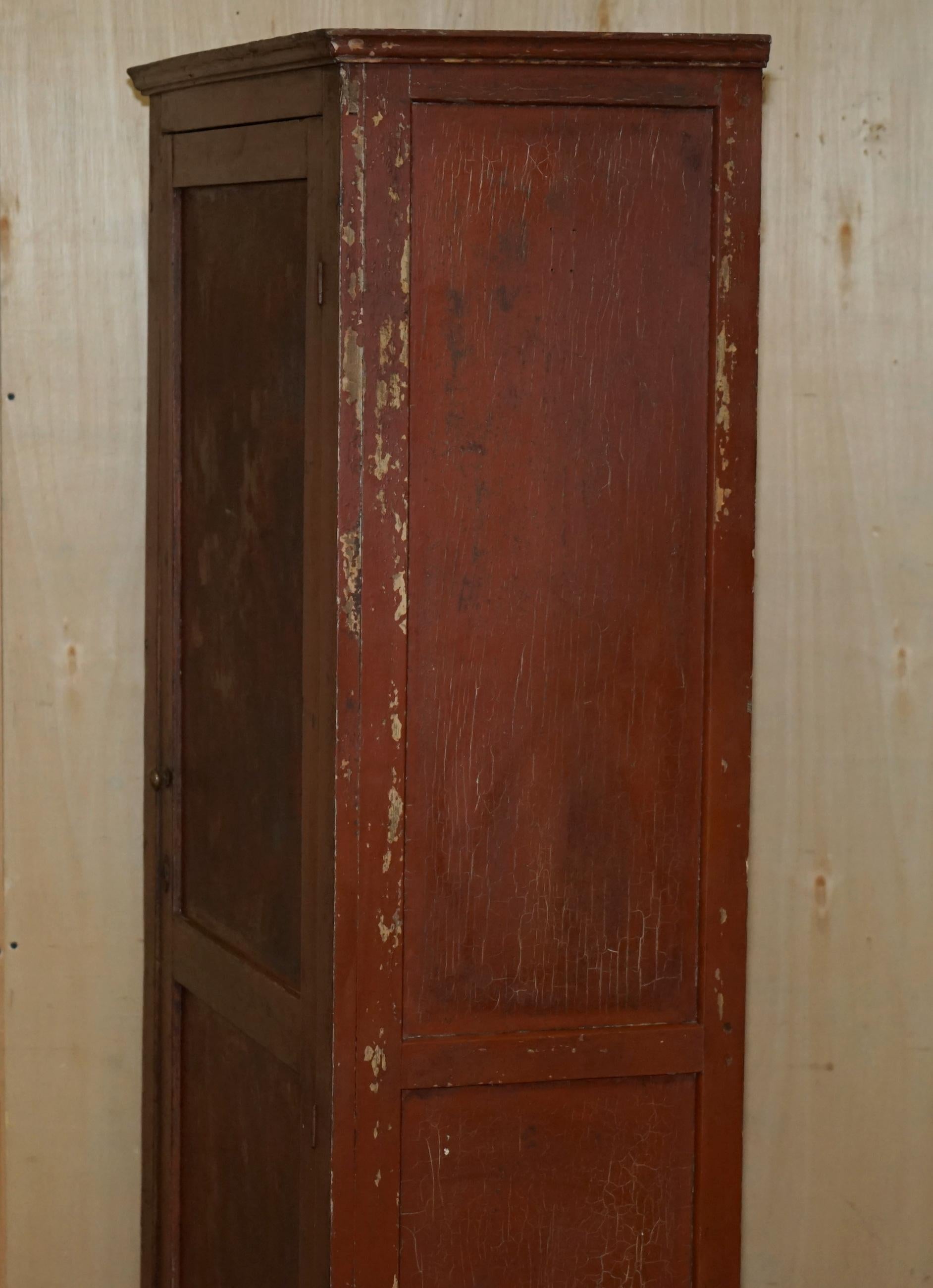 ANTIQUE VICTORIAN ORIGINAL PAINT CIRCA 1880-1900 TOOL SHED CUPBOARD IN PiNE For Sale 2