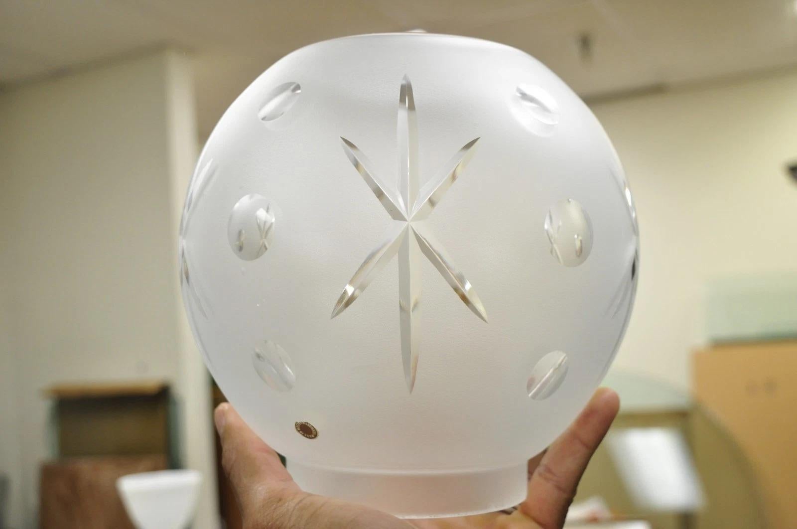 Antique Victorian Ornate Brass Converted Oil Lamp Piano Parlor Table Floor Lamp In Good Condition For Sale In Philadelphia, PA