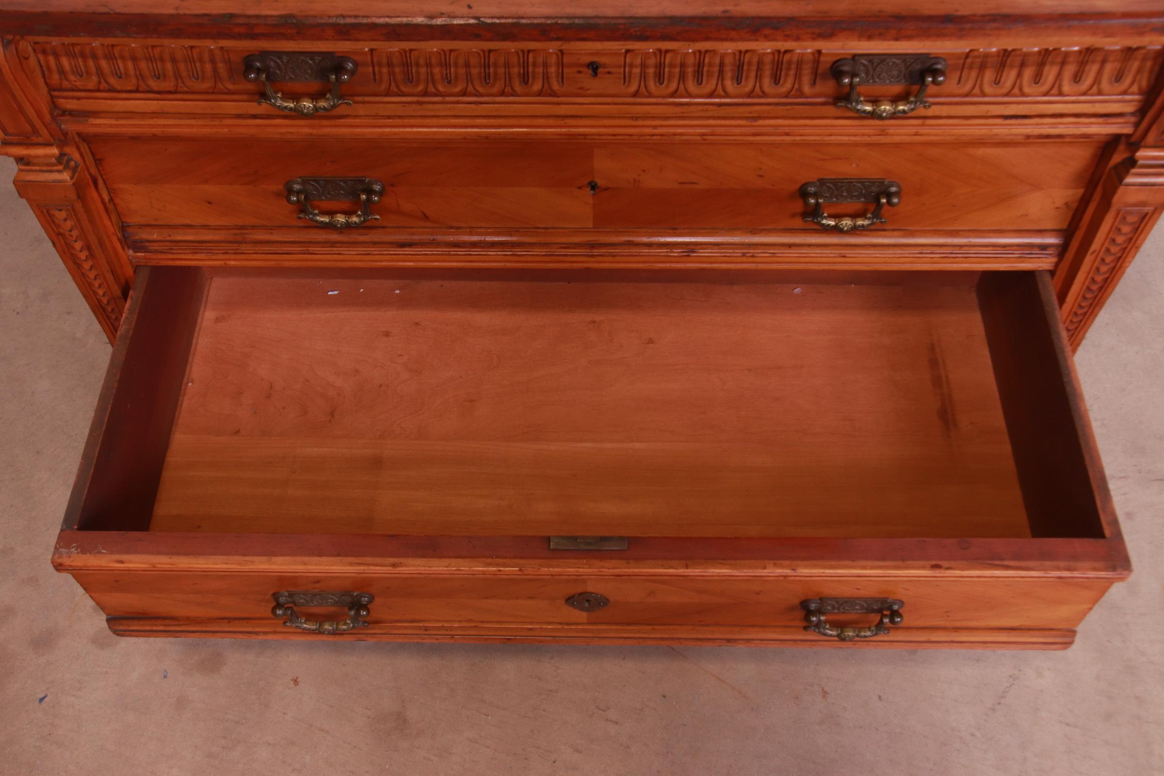Antique Victorian Ornate Carved Walnut Dresser with Mirror Attributed to Horner In Good Condition In South Bend, IN