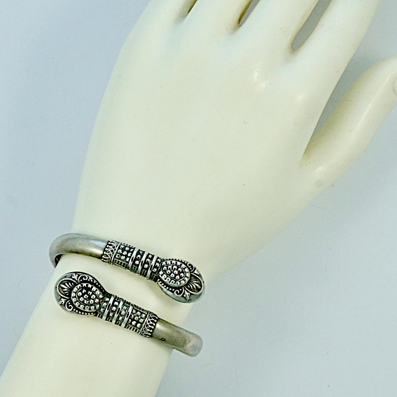 Antique Victorian Ornate Silver Bangle Bracelet In Good Condition For Sale In London, GB