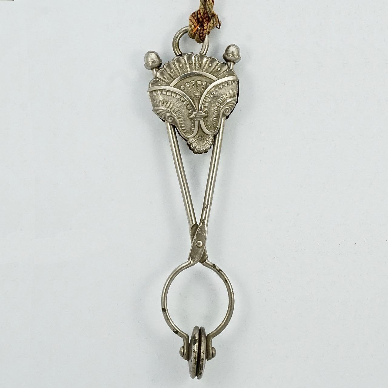 Silver skirt lifter new arrivals