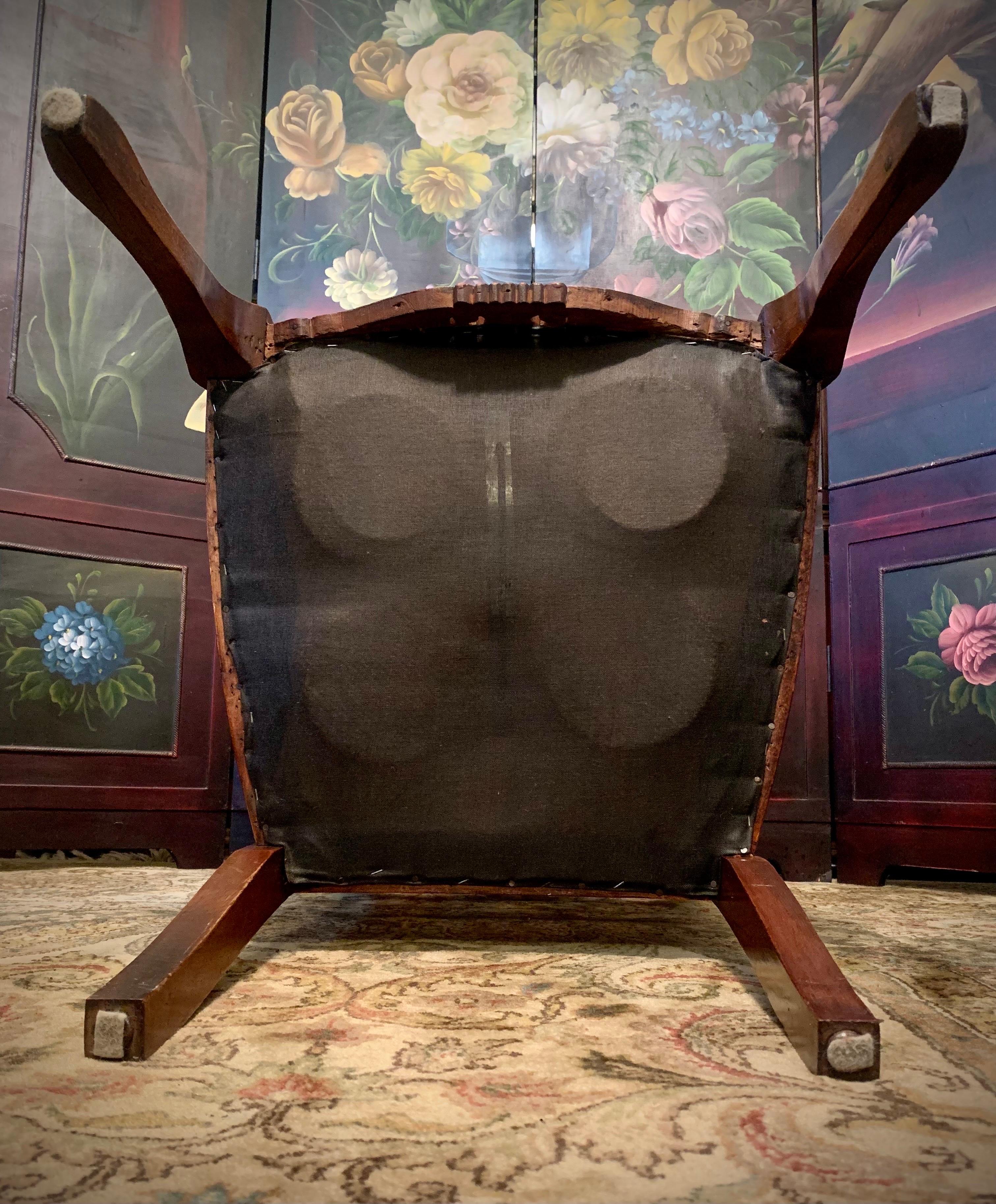 Ancienne chaise pantoufle victorienne ornée en vente 4