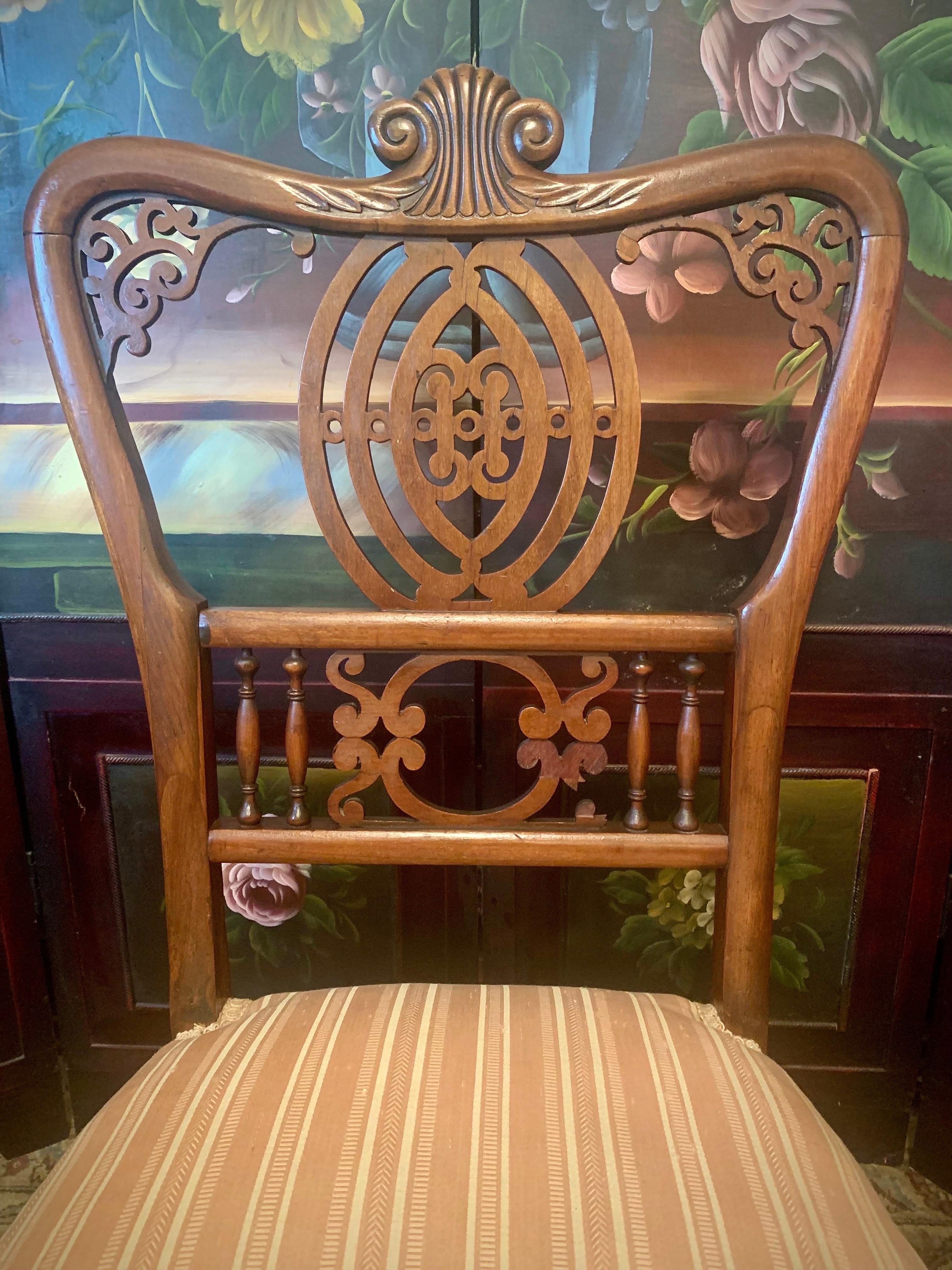 Victorien tardif Ancienne chaise pantoufle victorienne ornée en vente