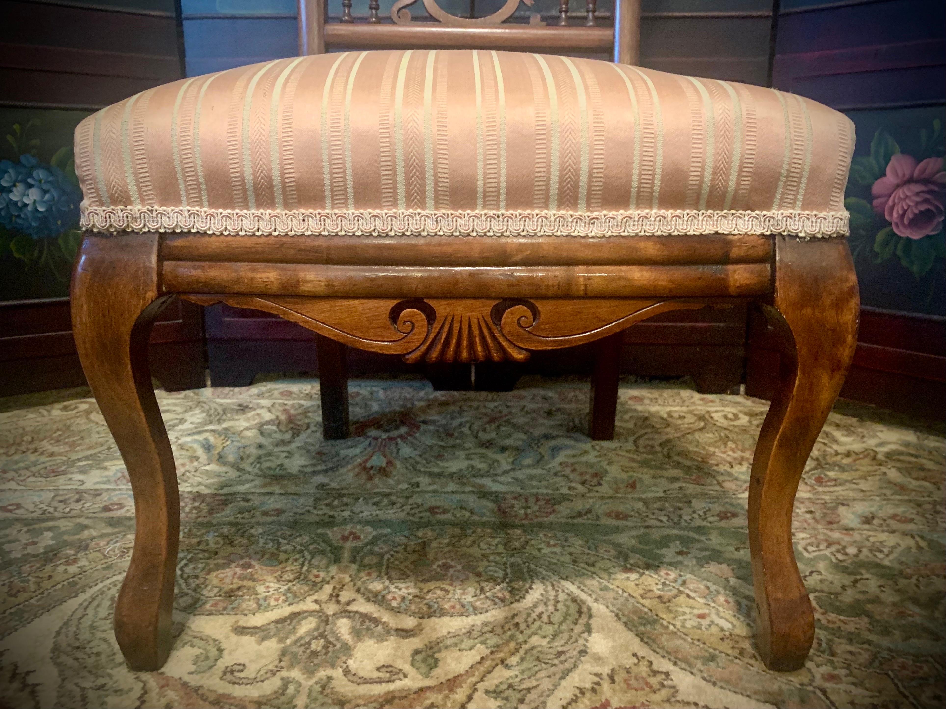 Antike viktorianische verzierten Slipper Stuhl im Zustand „Gut“ im Angebot in Middletown, MD