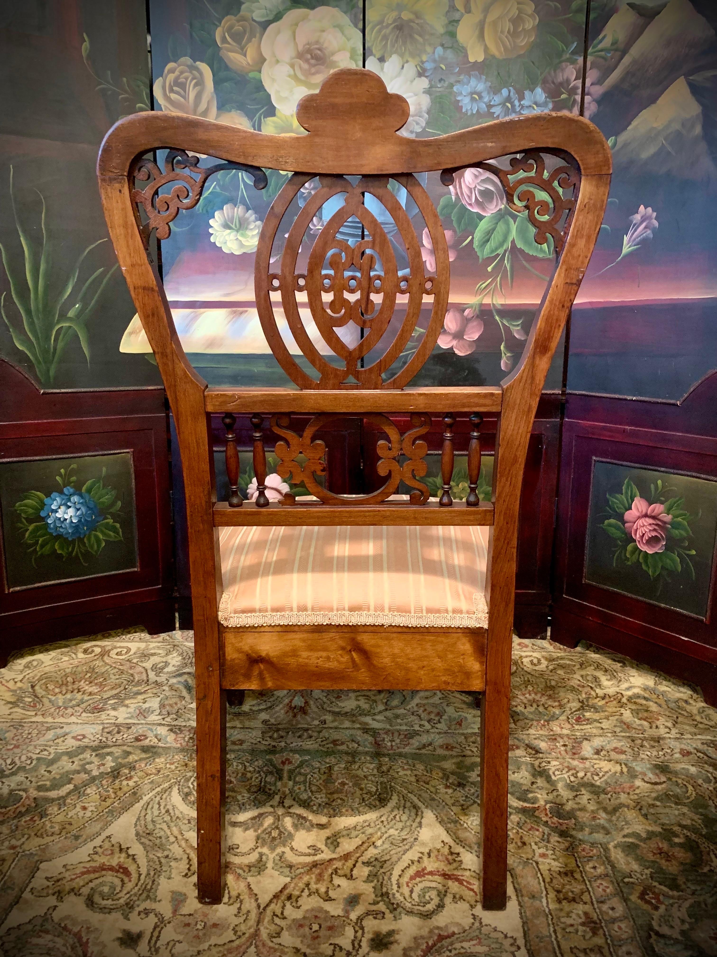 Ancienne chaise pantoufle victorienne ornée en vente 1