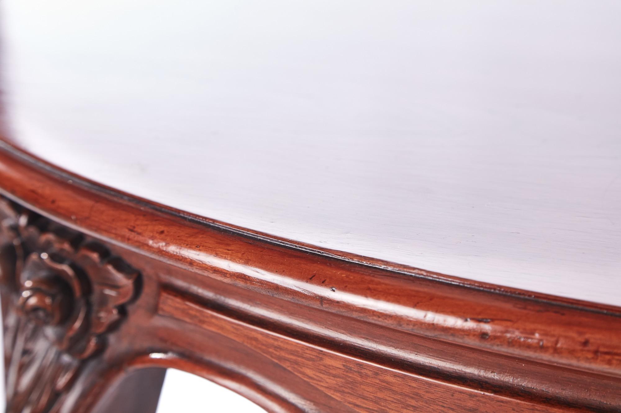 Antique Victorian Oval Carved Walnut Center Table im Zustand „Hervorragend“ im Angebot in Stutton, GB