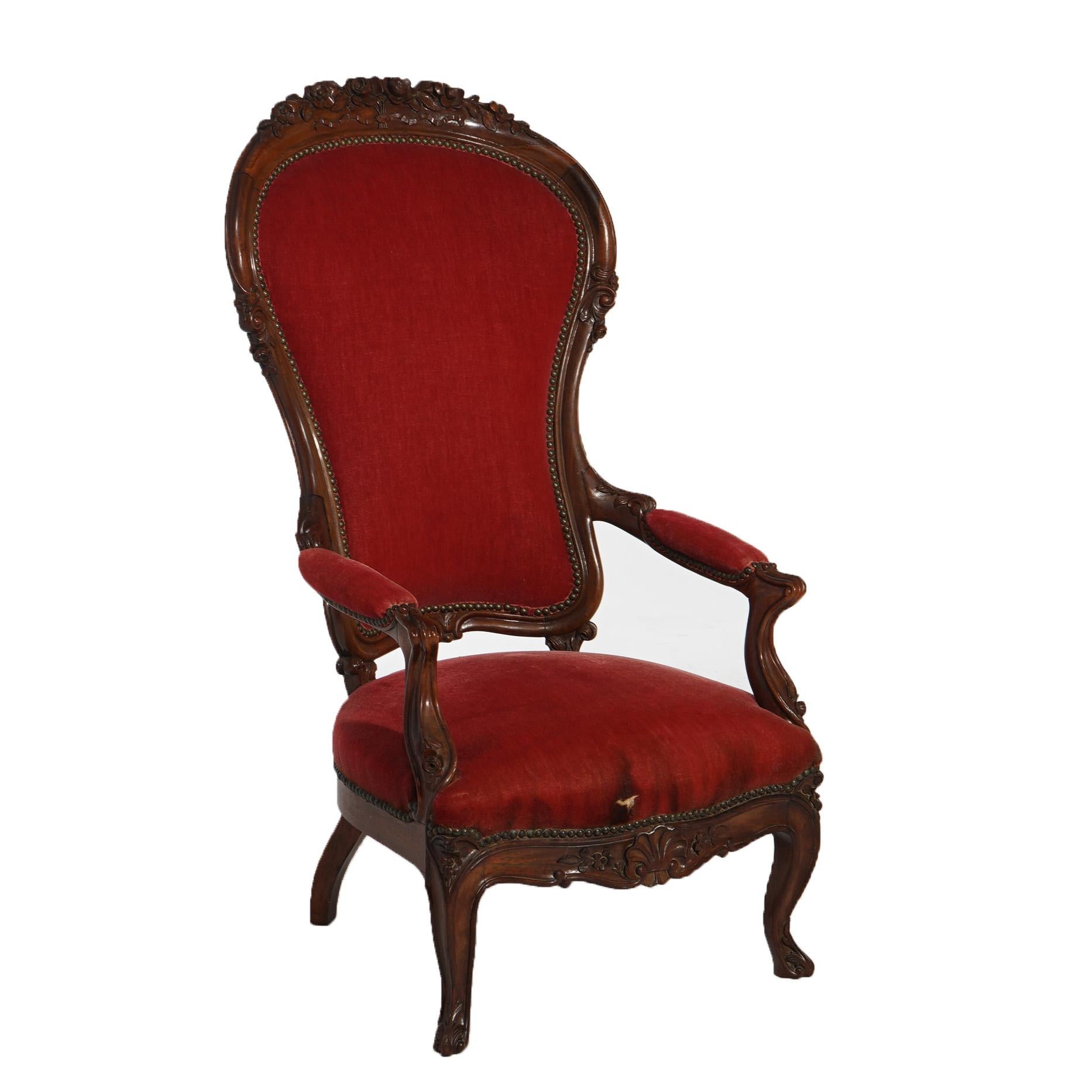 Fauteuil victorien ancien surdimensionné en noyer sculpté, vers 1890 en vente 3