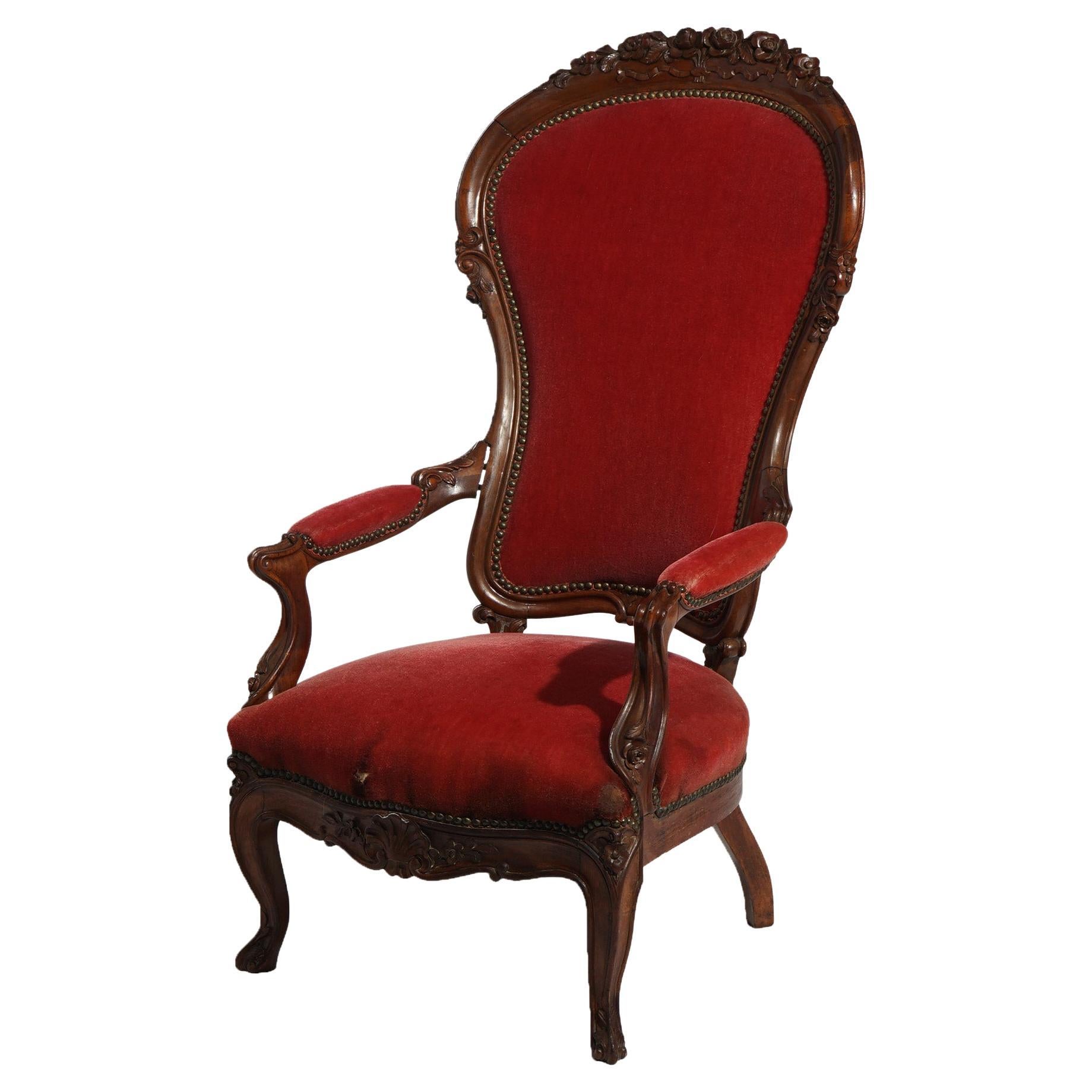  Fauteuil victorien ancien surdimensionné en noyer sculpté, vers 1890