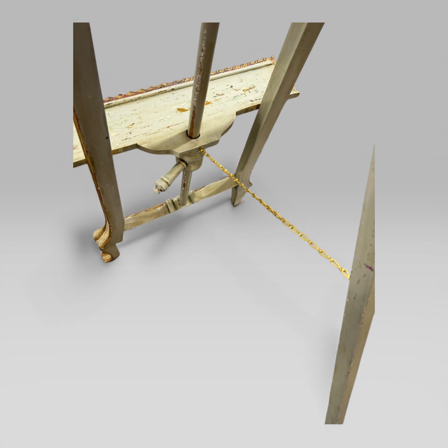 Chevalet d'artiste victorien ancien peint et doré de style Louis XV, accessoire de cinéma en vente 4