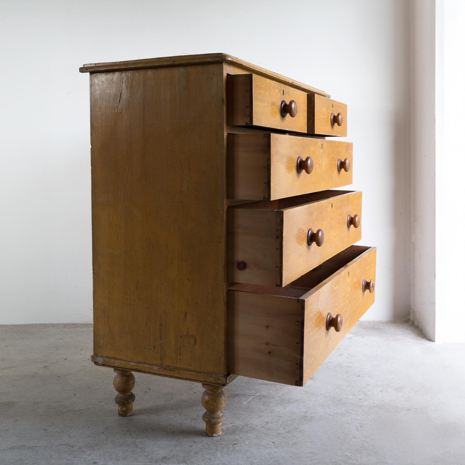 Ancienne commode victorienne en pin peint, peinture d'origine, milieu du 19e siècle en vente 3