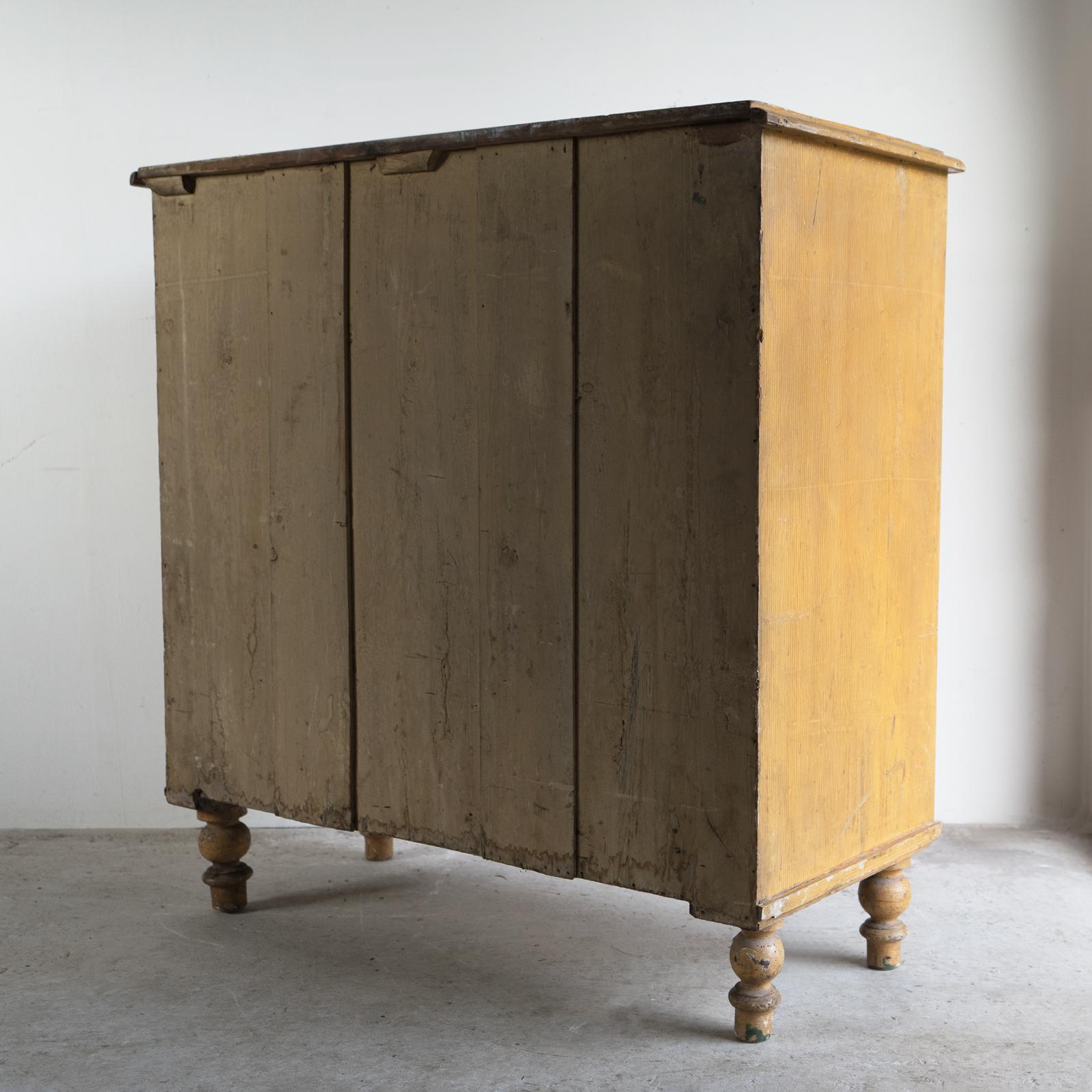 Ancienne commode victorienne en pin peint, peinture d'origine, milieu du 19e siècle en vente 4