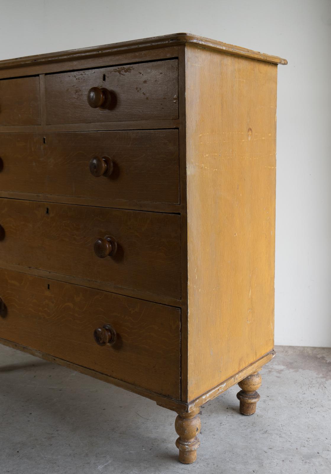 Ancienne commode victorienne en pin peint, peinture d'origine, milieu du 19e siècle en vente 5